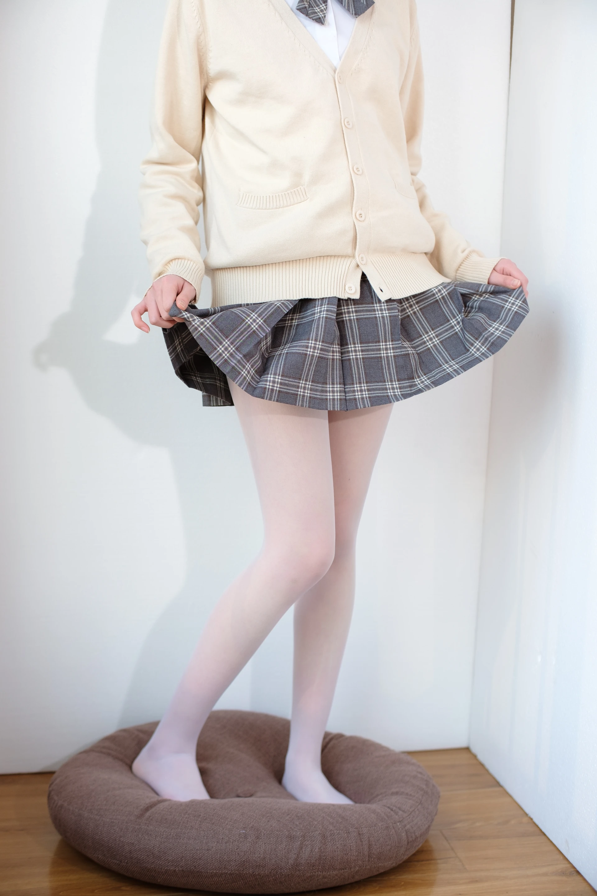 森萝财团 X-010-SSR [83P1V-1.46G]学生装, 校服, 森萝财团, 白丝, 美腿