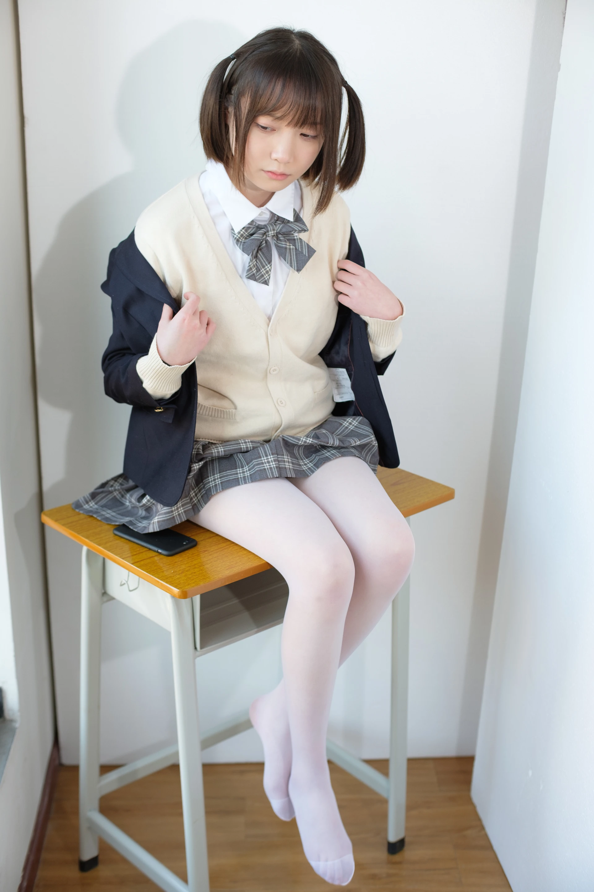 森萝财团 X-010-SSR [83P1V-1.46G]学生装, 校服, 森萝财团, 白丝, 美腿