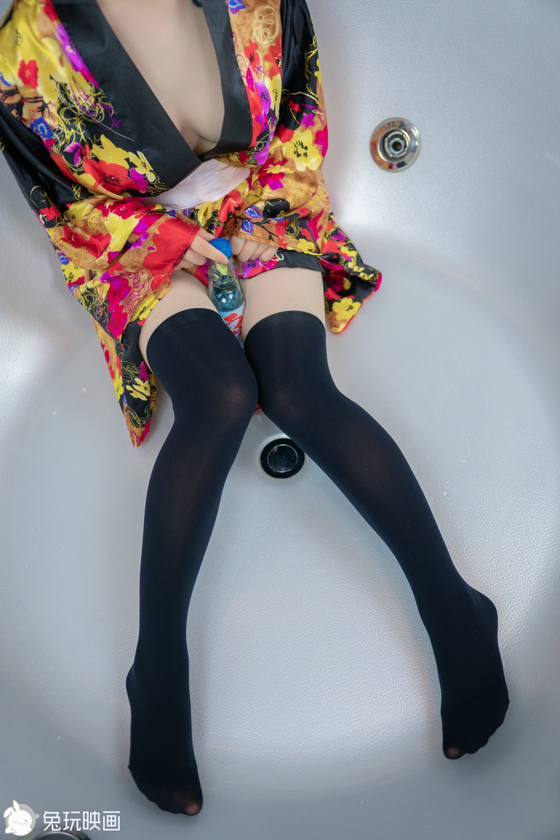 C28.001 浴缸里的和服 [42P-461MB]