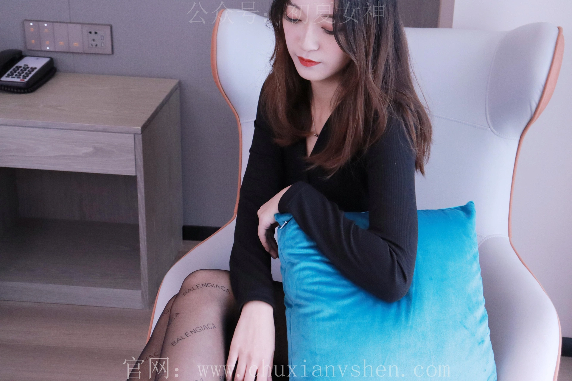 初夏女神 NO.013 依依~黑色瘦身连衣裙搭小黑皮鞋[146P-1V-3.91G]