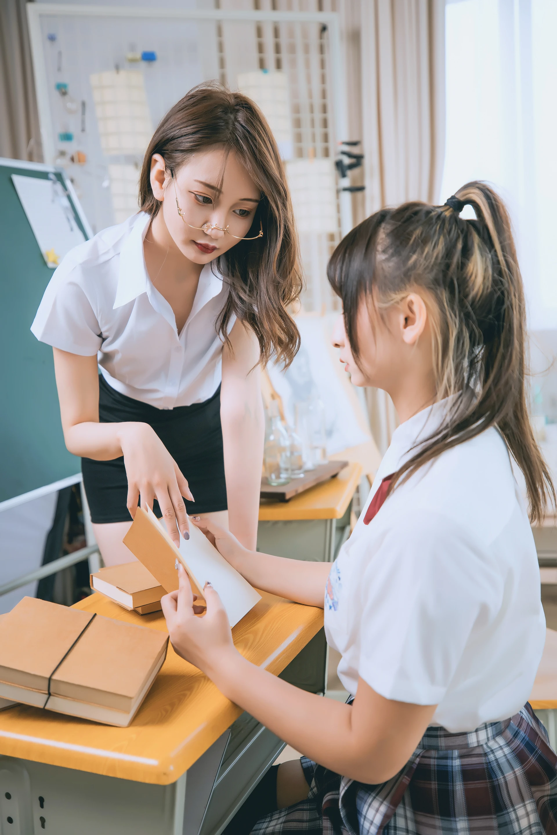 神楽坂真冬 第三季 序号3：《数之歌》百合教室 [150P3V-617MB]JK制服, OL制服, 内衣, 神楽坂真冬, 美腿, 美足, 黑丝