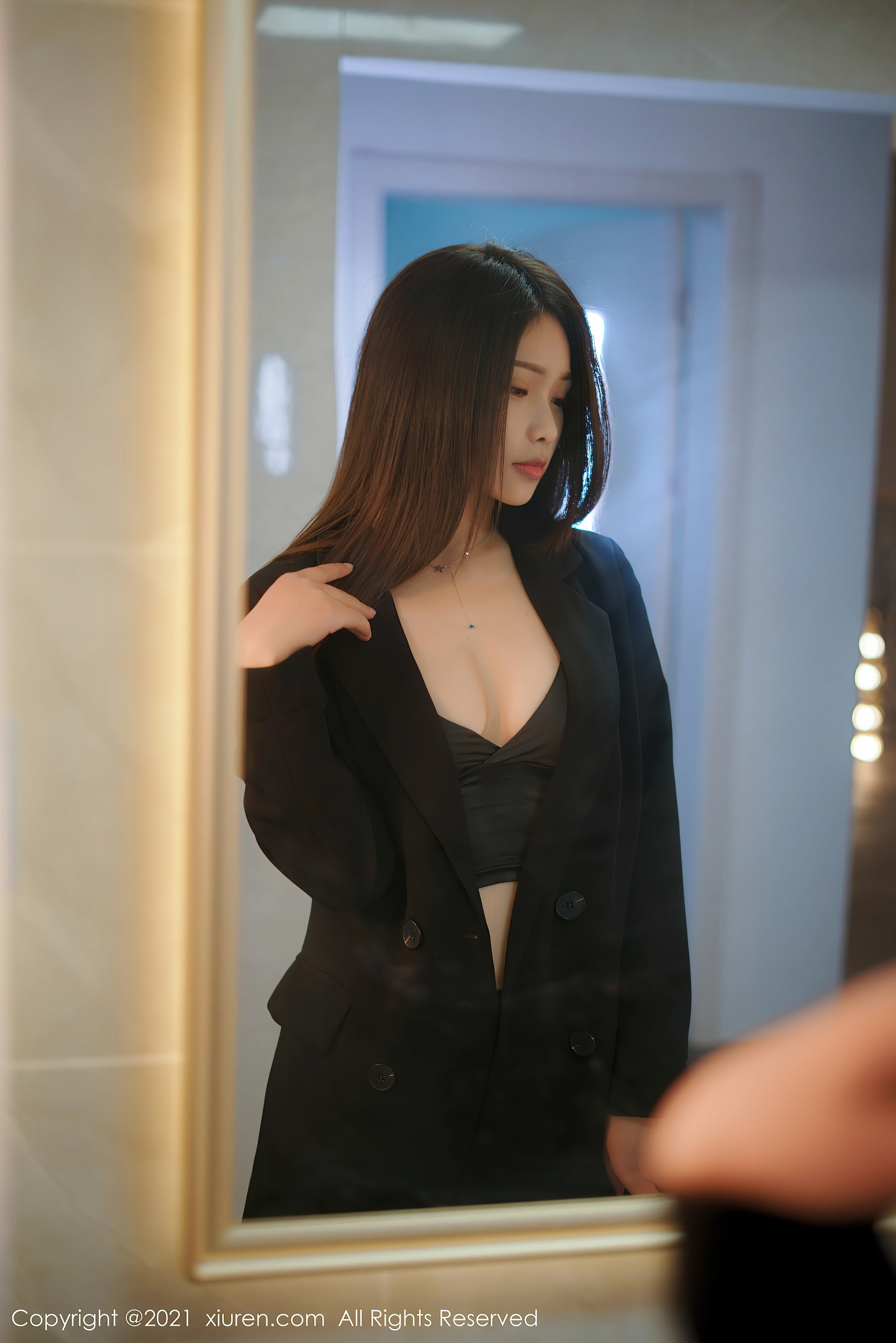 XiuRen秀人网 2021.11.03 No.4159 星萌 吊袜 美臀[52+1P 528MB]