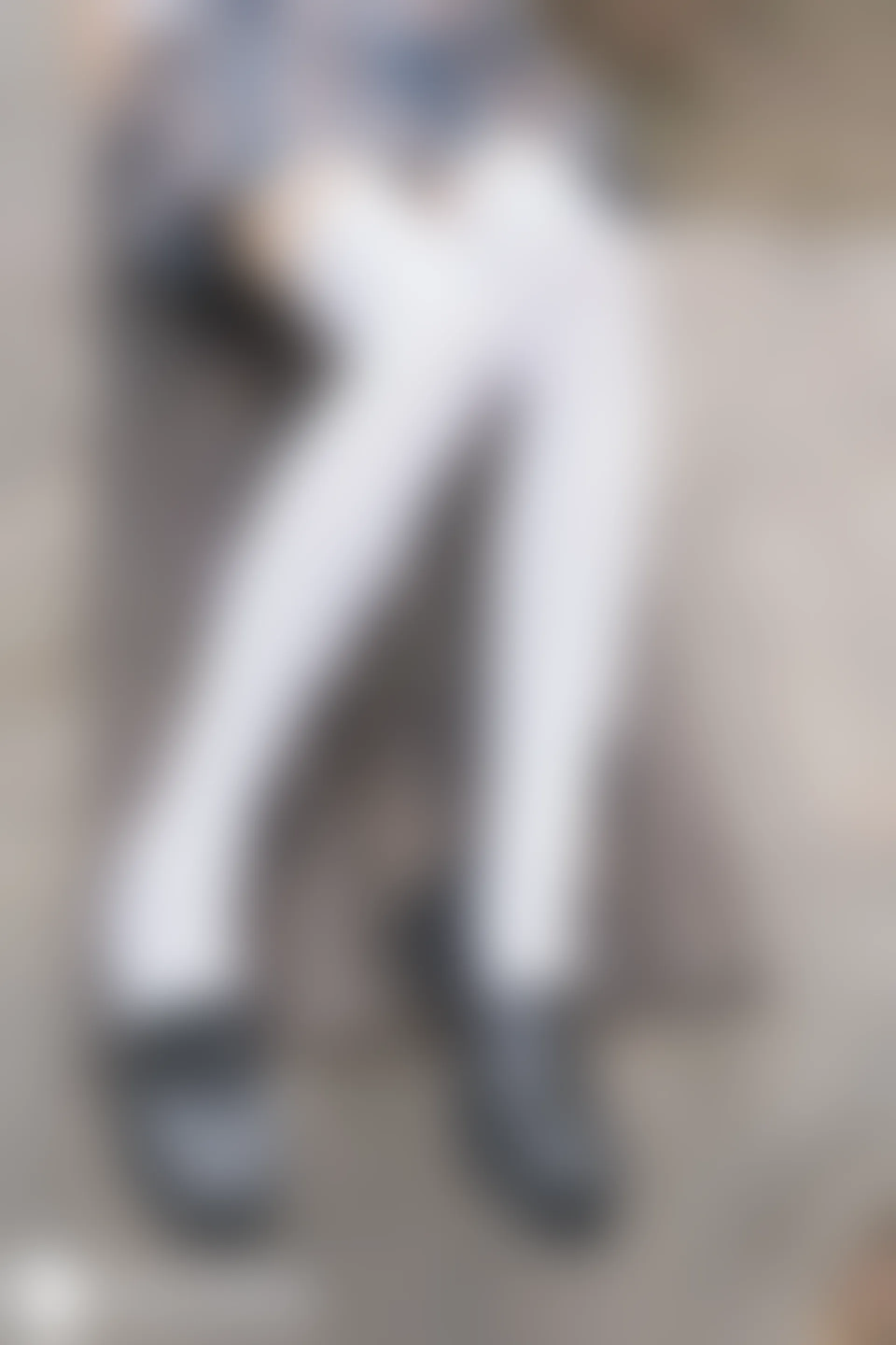 C36.005 路边的椅子上 [40P-76MB]