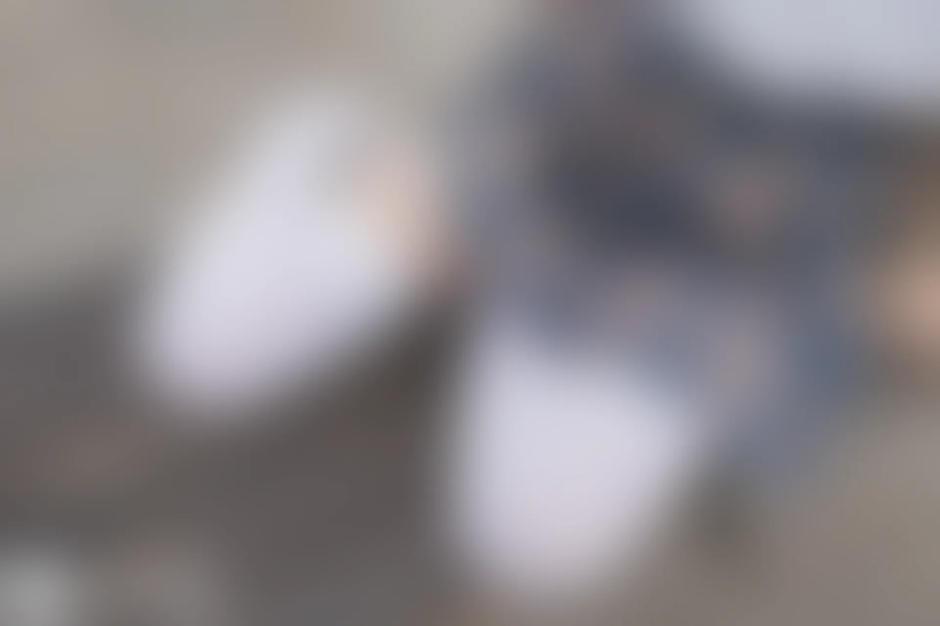 C36.005 路边的椅子上 [40P-76MB]