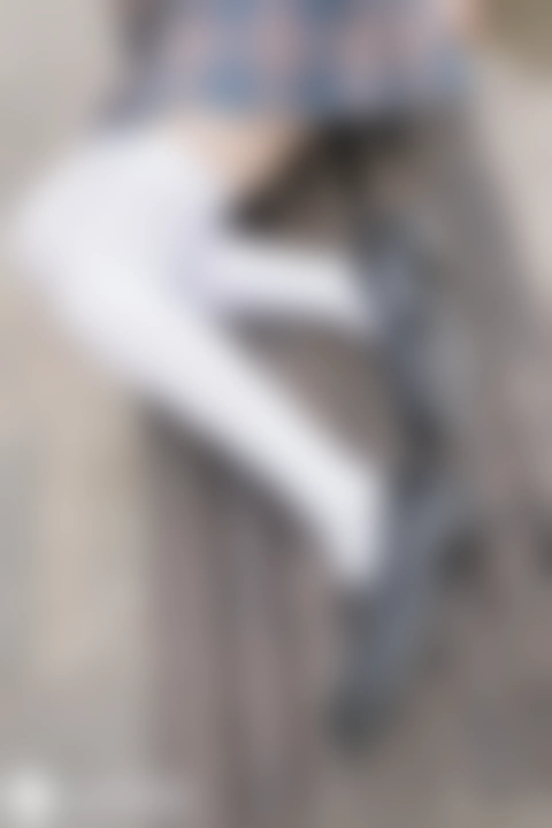 C36.005 路边的椅子上 [40P-76MB]