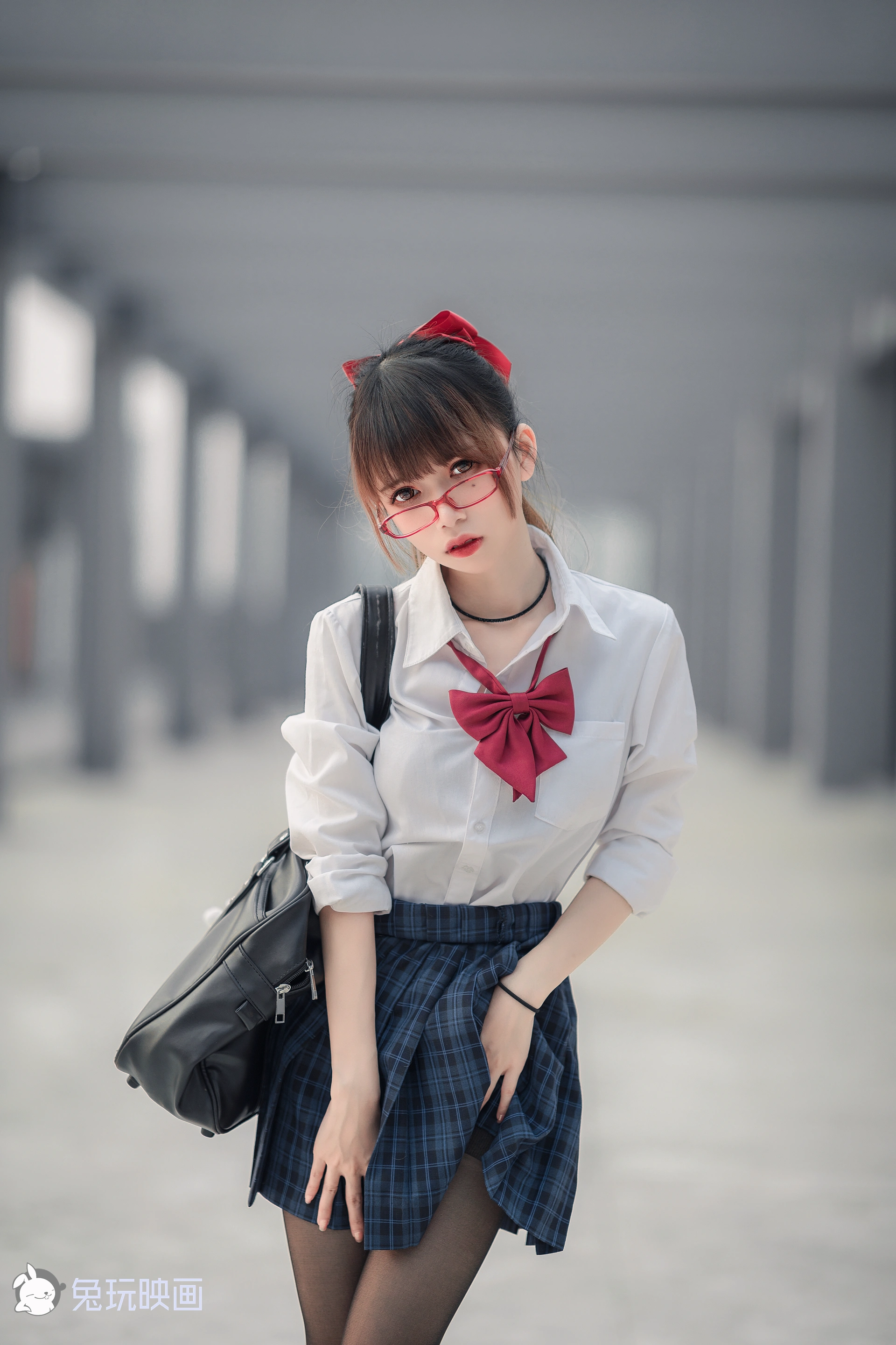 C08.001 被束缚的少女 [44P-584MB]