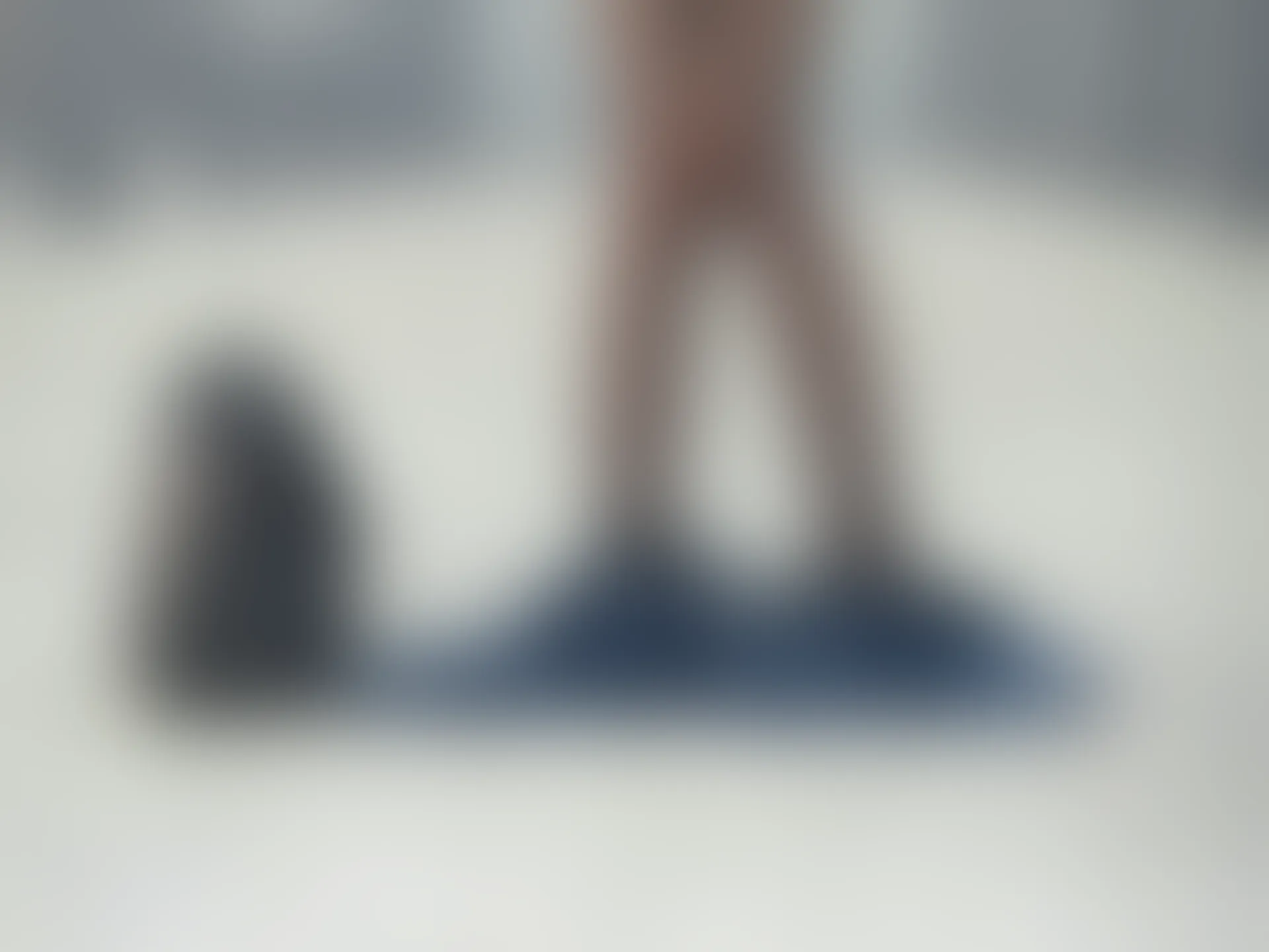 C08.001 被束缚的少女 [44P-584MB]