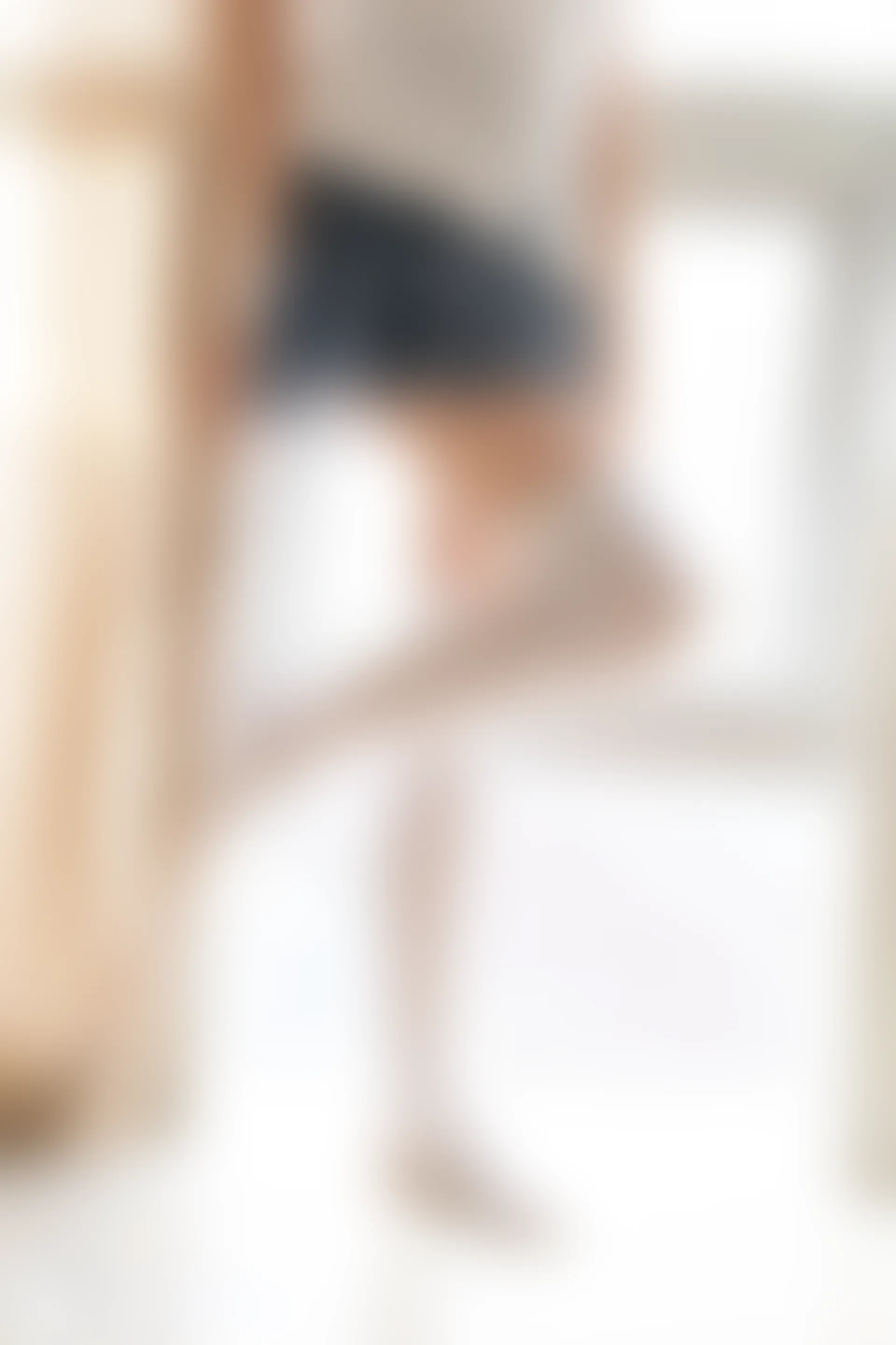 C37.002 窗台上的短裙白丝 [40P-76MB]