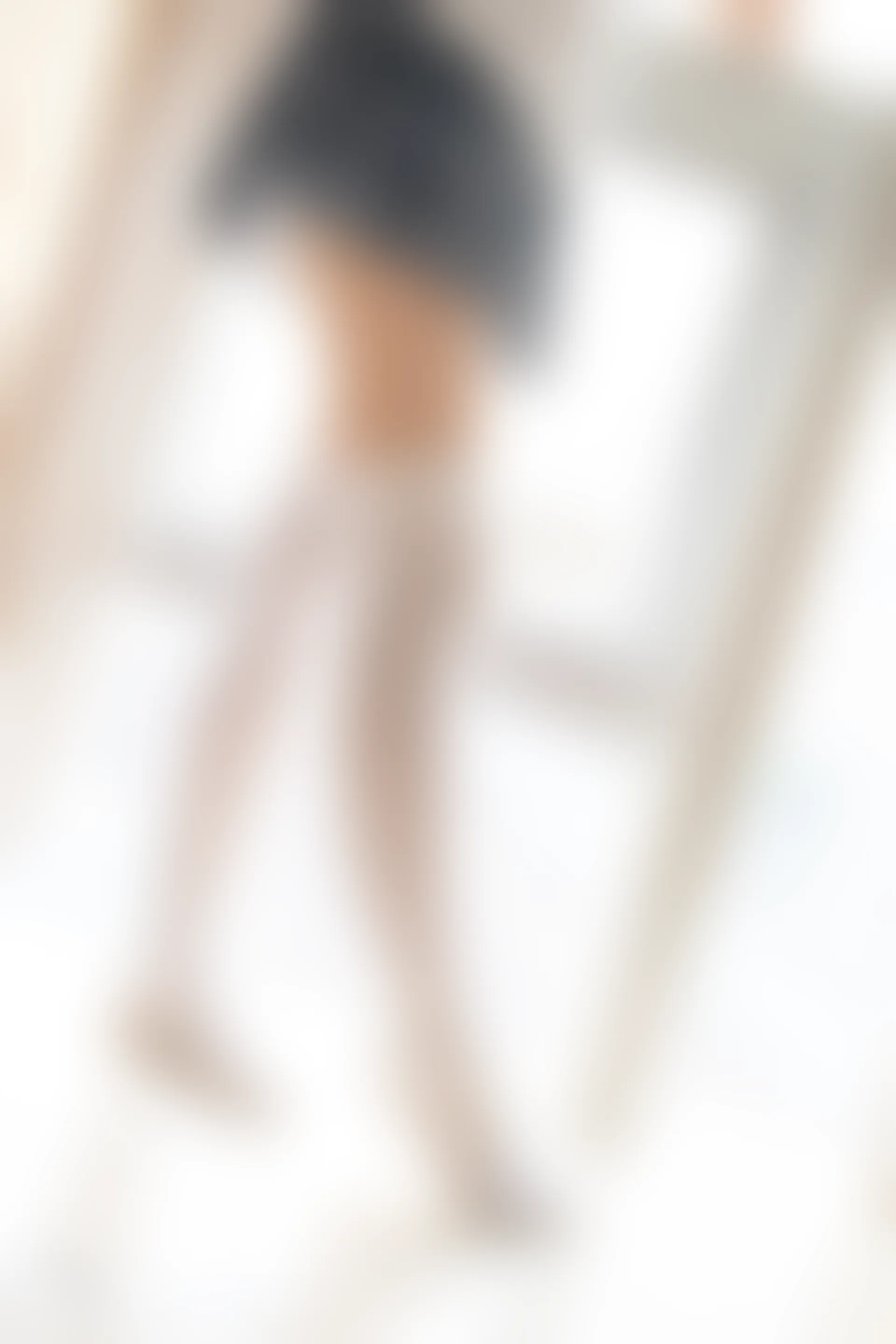 C37.002 窗台上的短裙白丝 [40P-76MB]