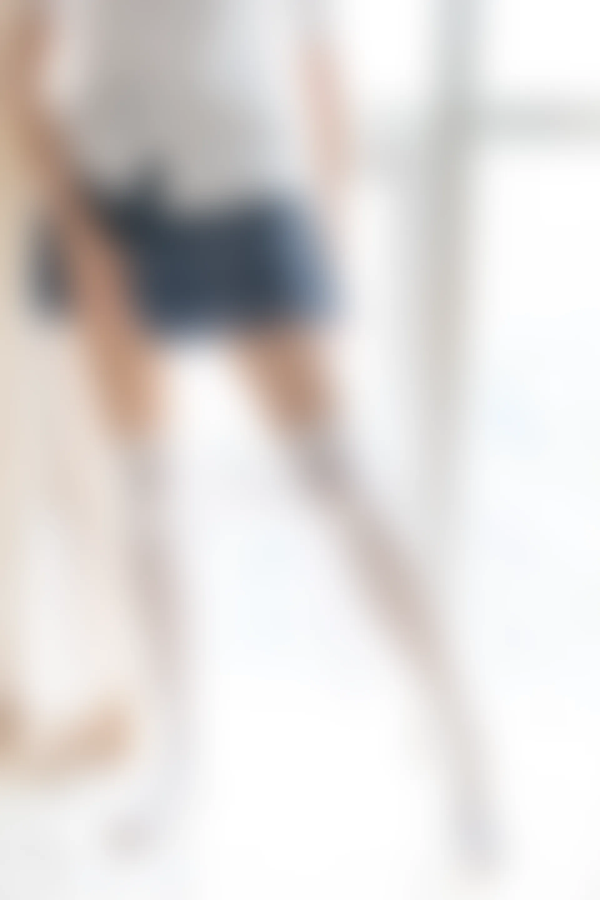 C37.002 窗台上的短裙白丝 [40P-76MB]