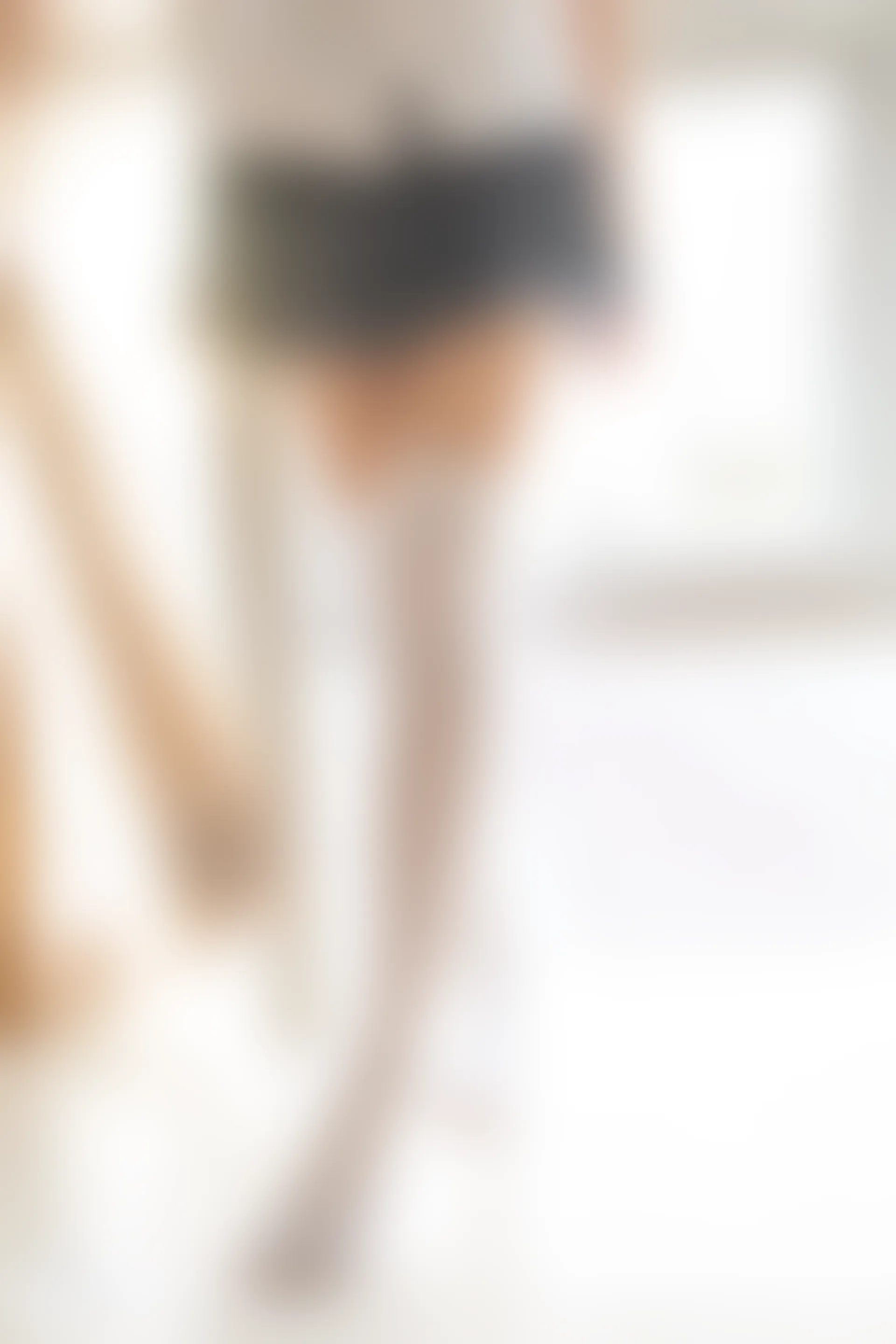 C37.002 窗台上的短裙白丝 [40P-76MB]