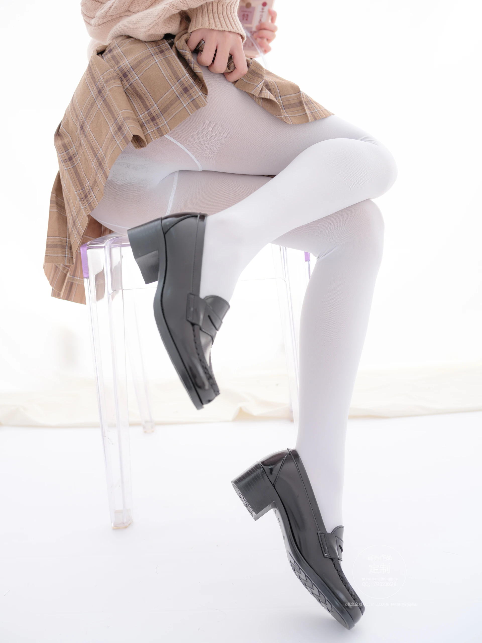 紧急企划 VOL.018 [67P1V-1.1G] 一只喵喵梓 白丝双马尾毛衣jk短裙JK制服, 一只喵喵梓, 双马尾, 白丝, 紧急企划, 美腿, 美足