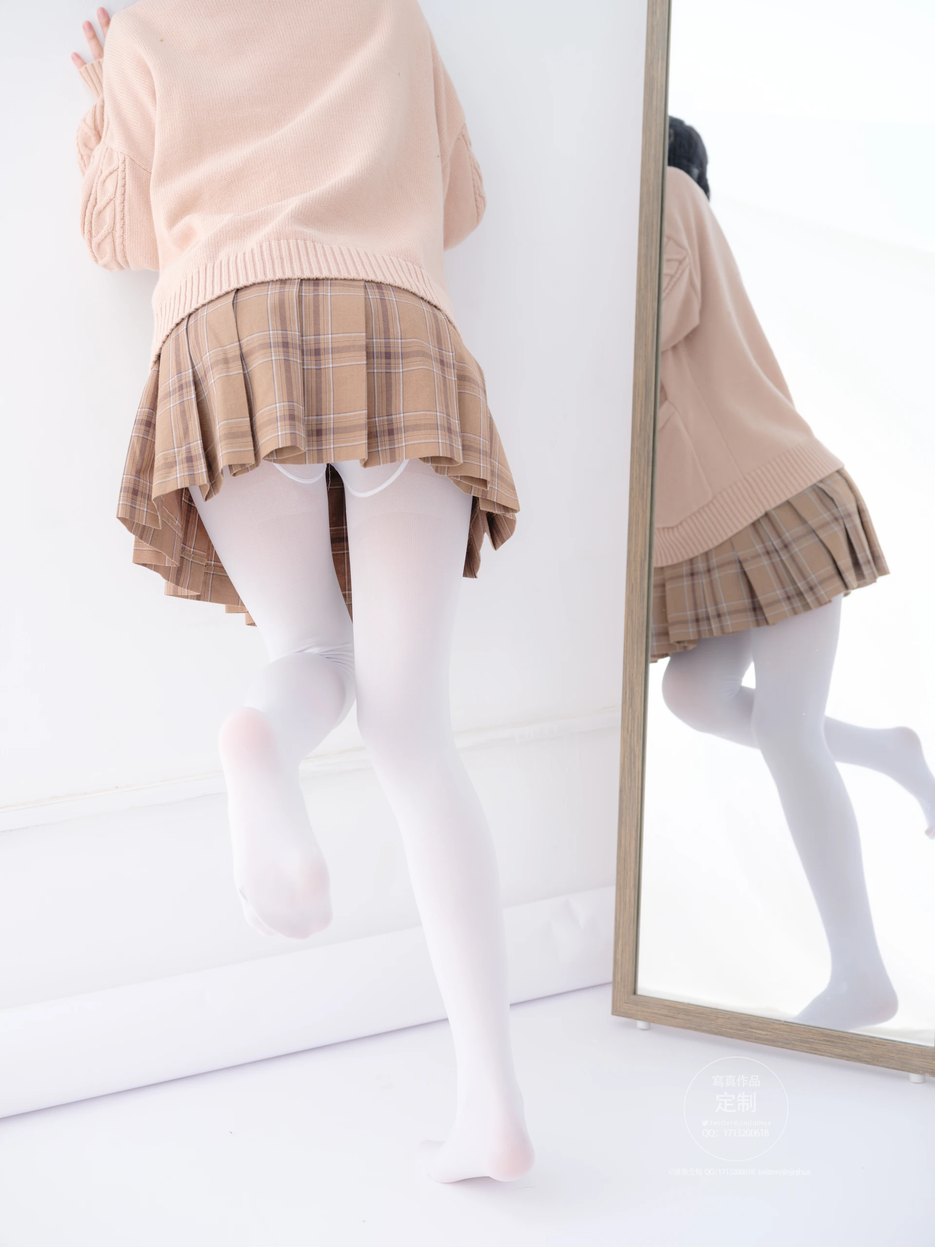 紧急企划 VOL.018 [67P1V-1.1G] 一只喵喵梓 白丝双马尾毛衣jk短裙JK制服, 一只喵喵梓, 双马尾, 白丝, 紧急企划, 美腿, 美足