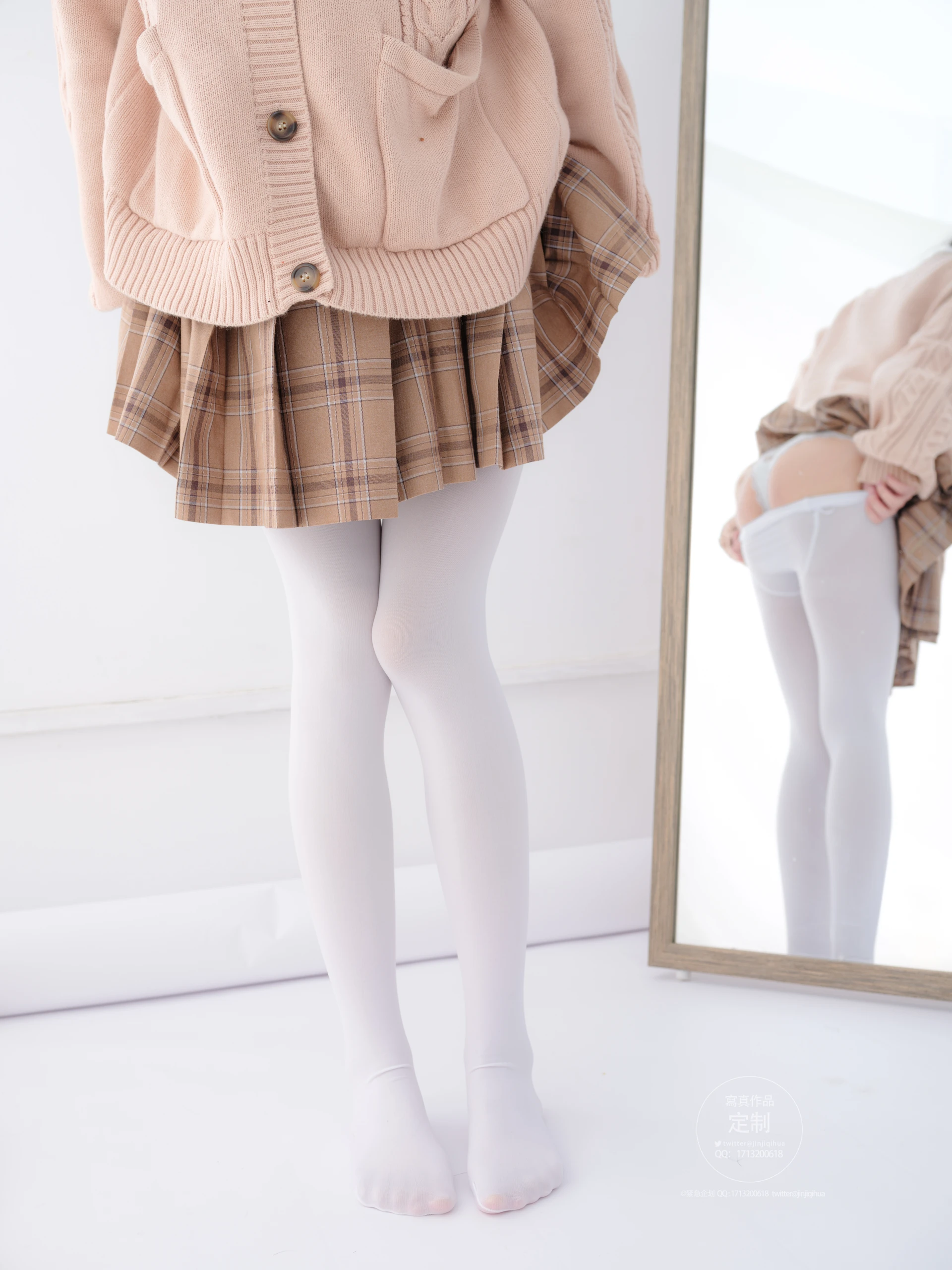 紧急企划 VOL.018 [67P1V-1.1G] 一只喵喵梓 白丝双马尾毛衣jk短裙JK制服, 一只喵喵梓, 双马尾, 白丝, 紧急企划, 美腿, 美足