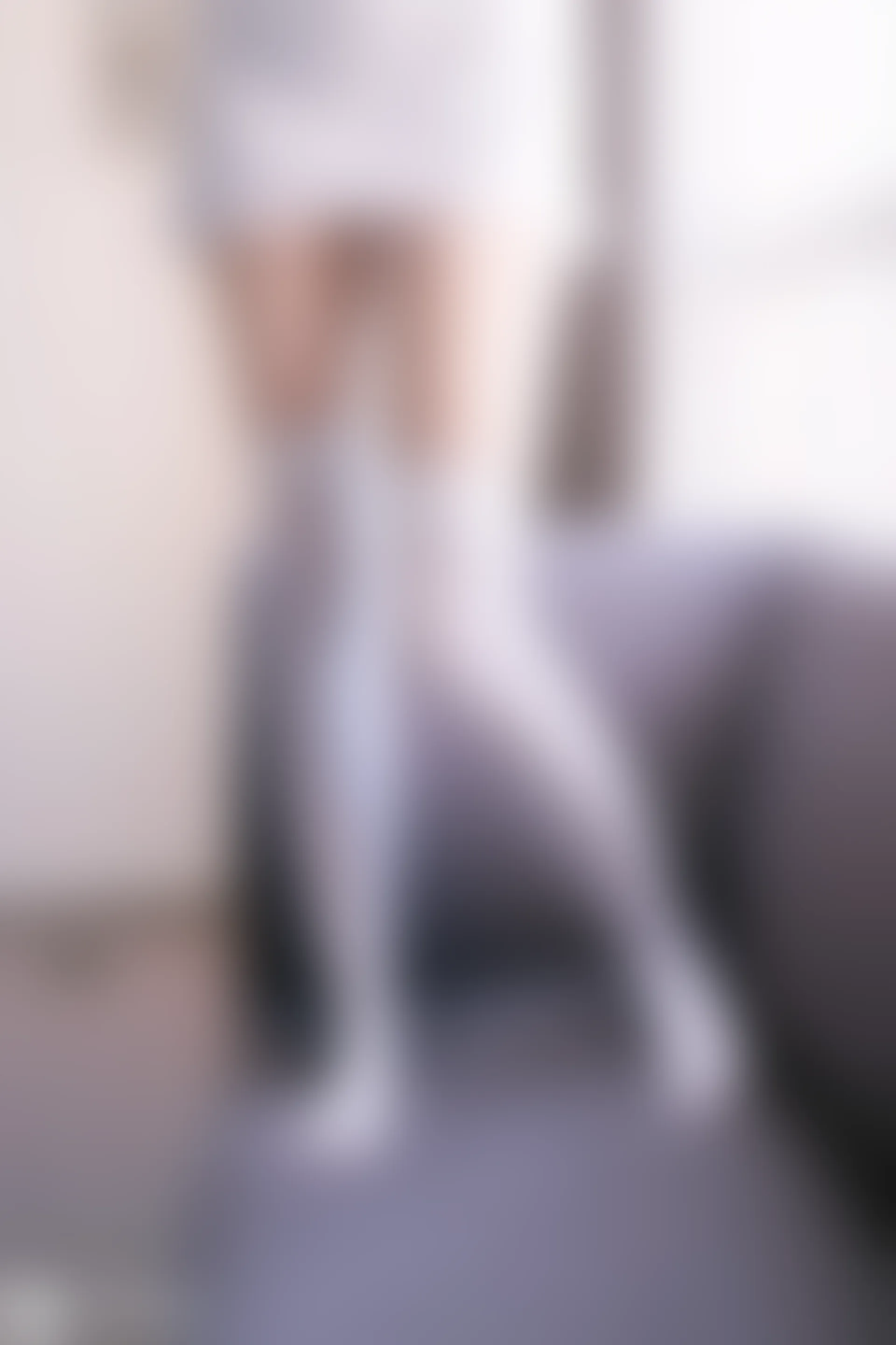 C44.004 沙发上的白丝 [39P-83MB]