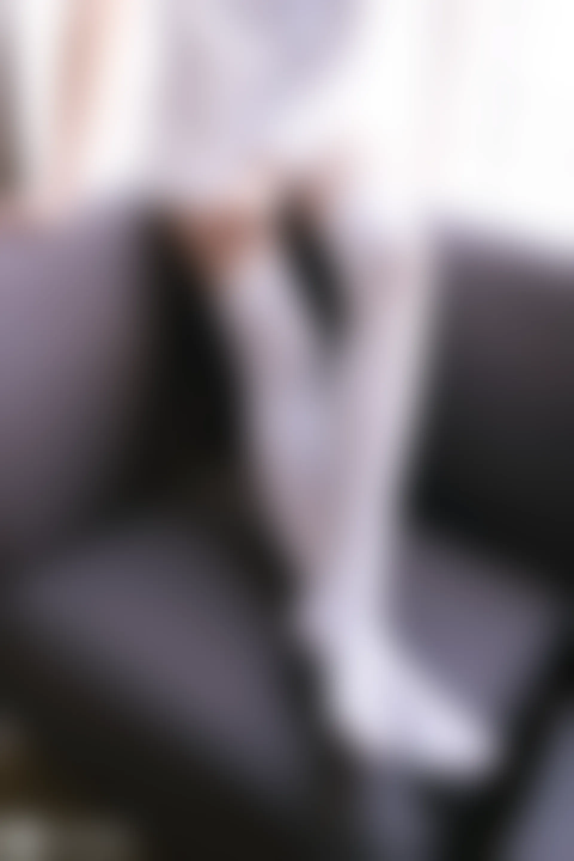 C44.004 沙发上的白丝 [39P-83MB]