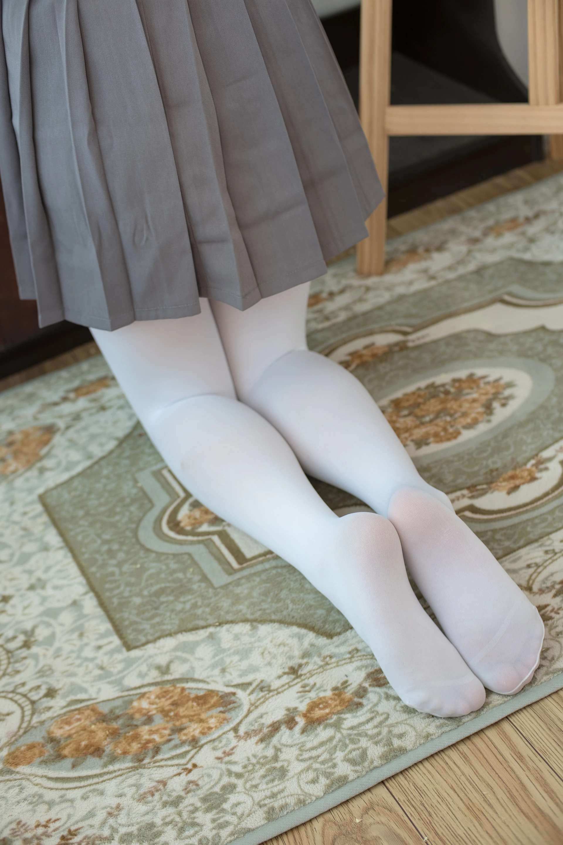 森萝财团 BETA-020 [71P-818M]白丝, 美腿