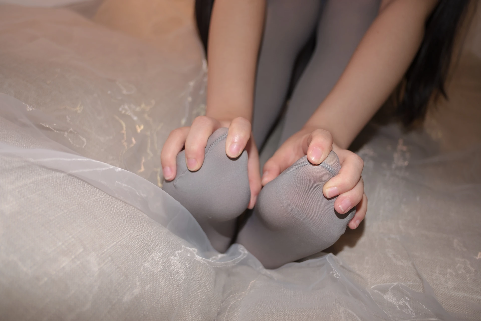 爱花写真 ALPHA-009 [98P-991M]可爱, 森萝财团, 爱花写真, 美腿, 露背毛衣, 黑丝