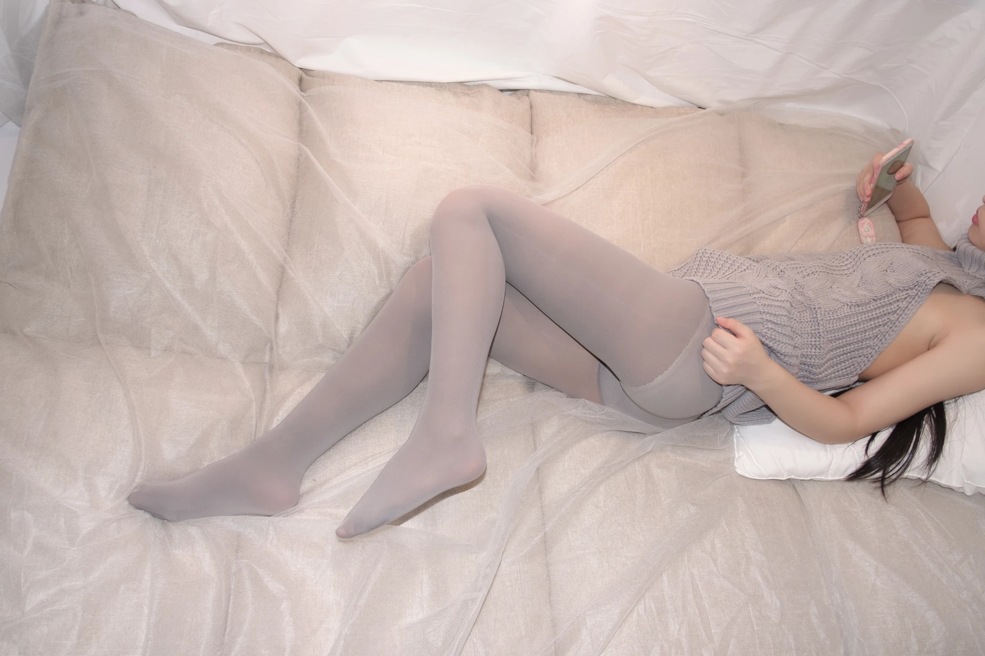 爱花写真 ALPHA-009 [98P-991M]可爱, 森萝财团, 爱花写真, 美腿, 露背毛衣, 黑丝