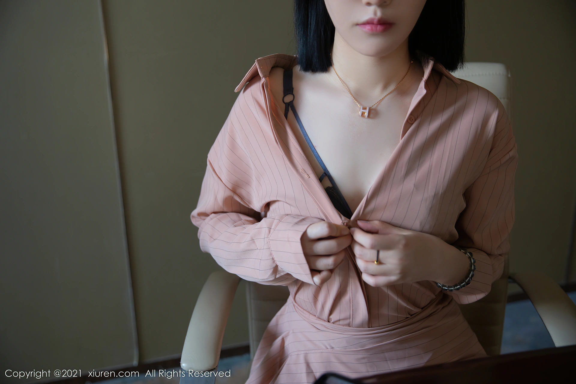 XiuRen秀人网 2021.12.28 No.4393 一颗甜蛋黄a 性感美腿[82+1P 733MB]