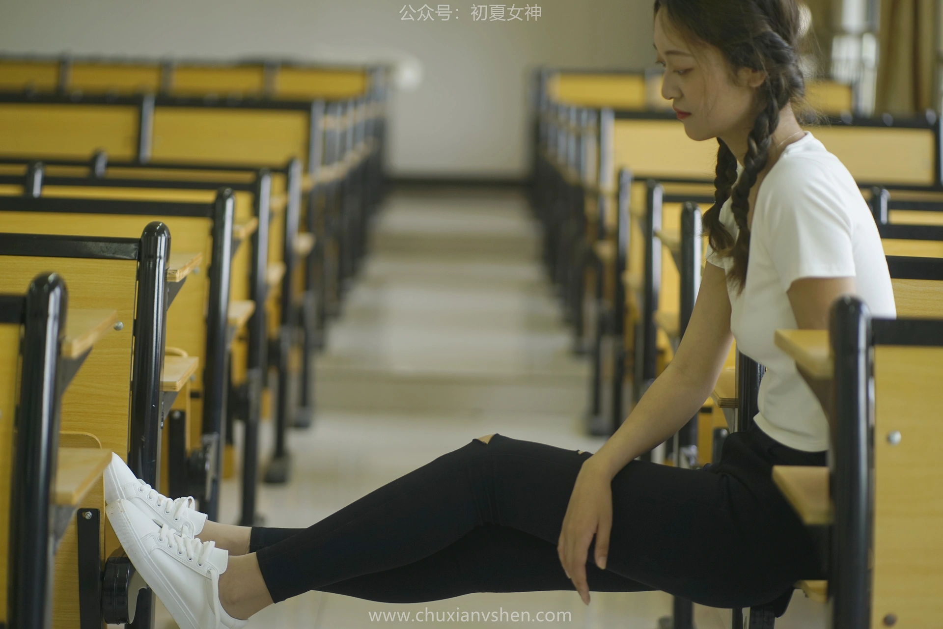 初夏女神 NO.067 依依 邻家女孩-毕业季[140P+1V／6.94GB]