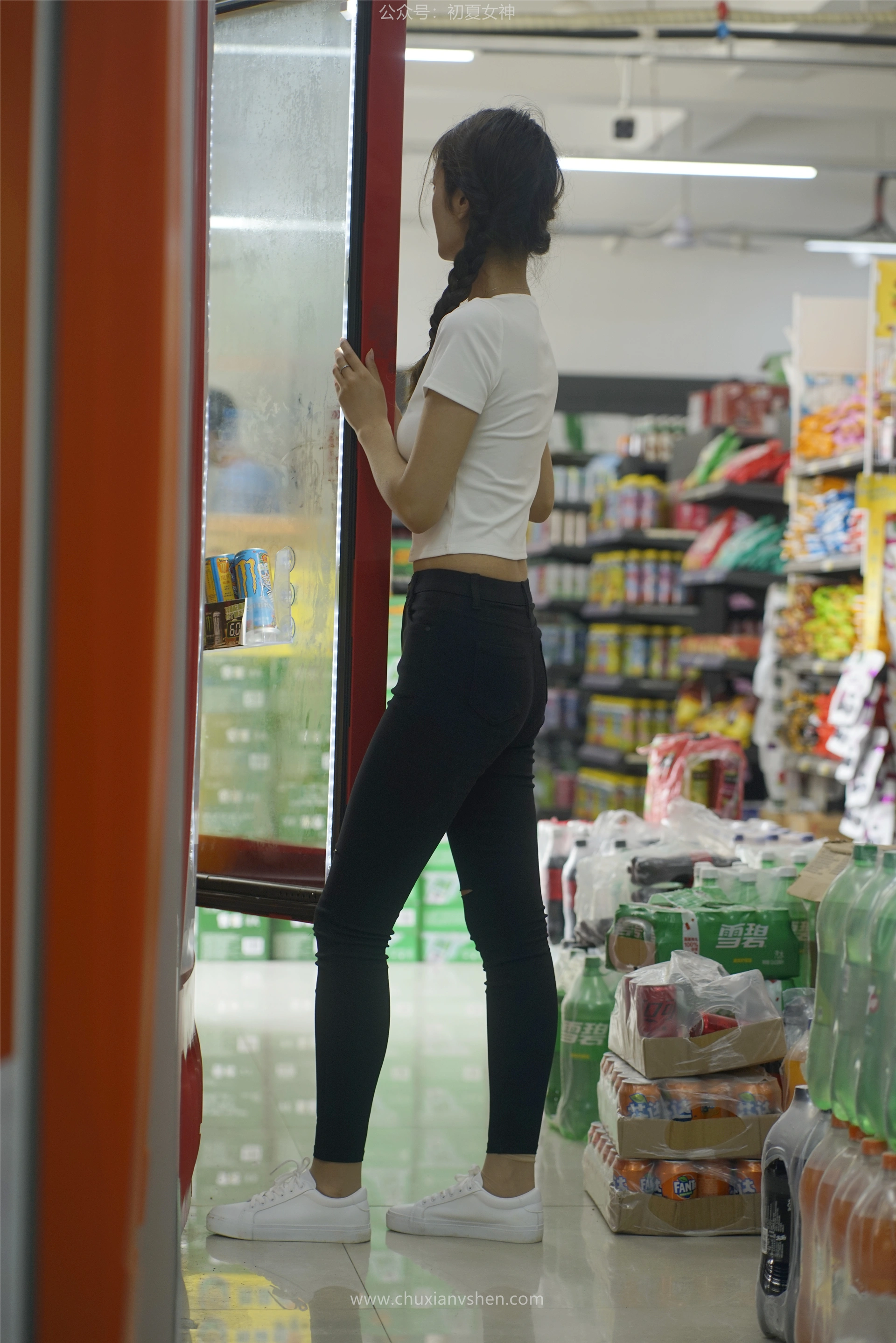 初夏女神 NO.067 依依 邻家女孩-毕业季[140P+1V／6.94GB]