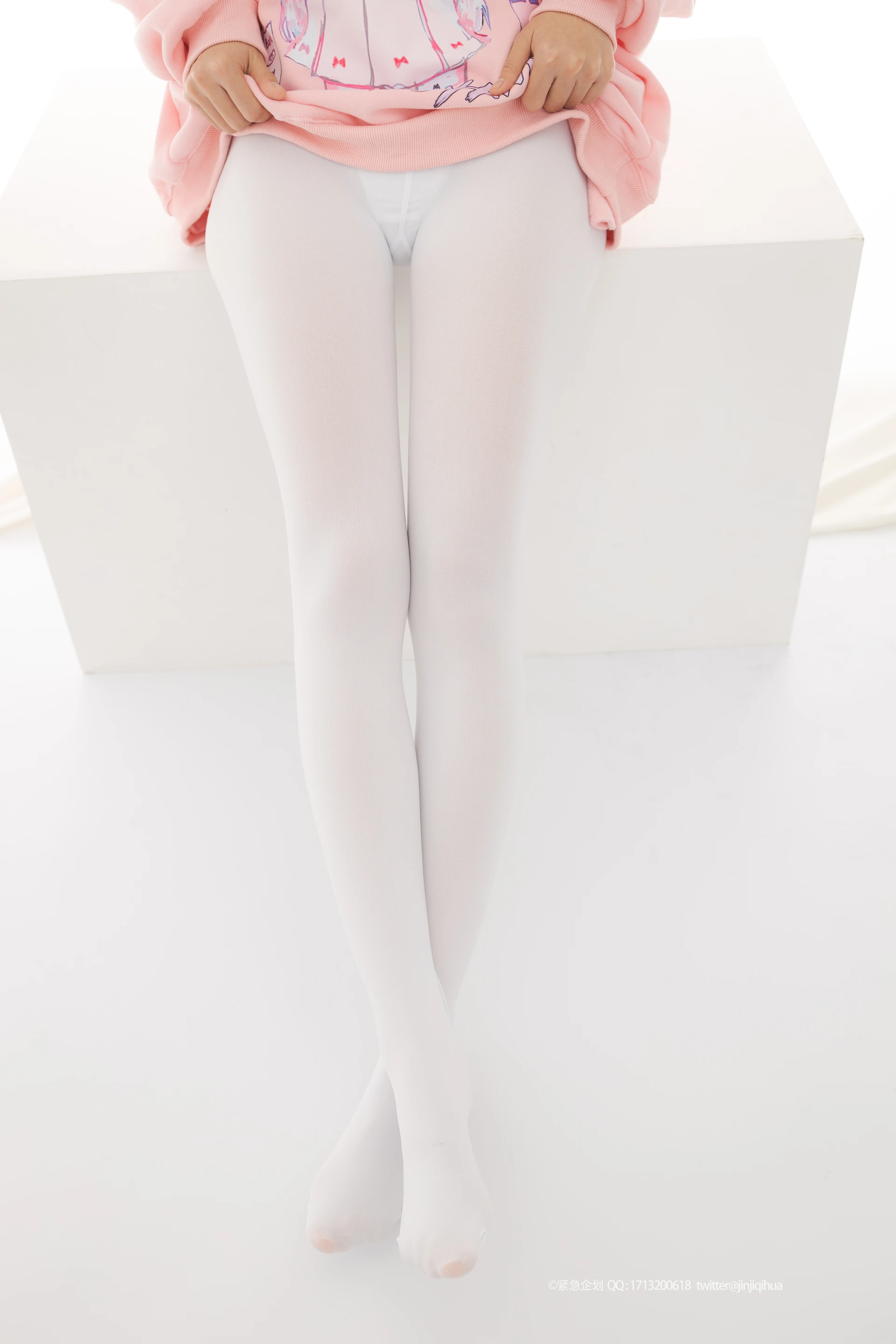 紧急企划 VOL.012 [98P1V-1.19G] 一只喵喵梓一只喵喵梓, 可爱, 白丝, 紧急企划, 美腿, 美足, 超短裙, 黑丝