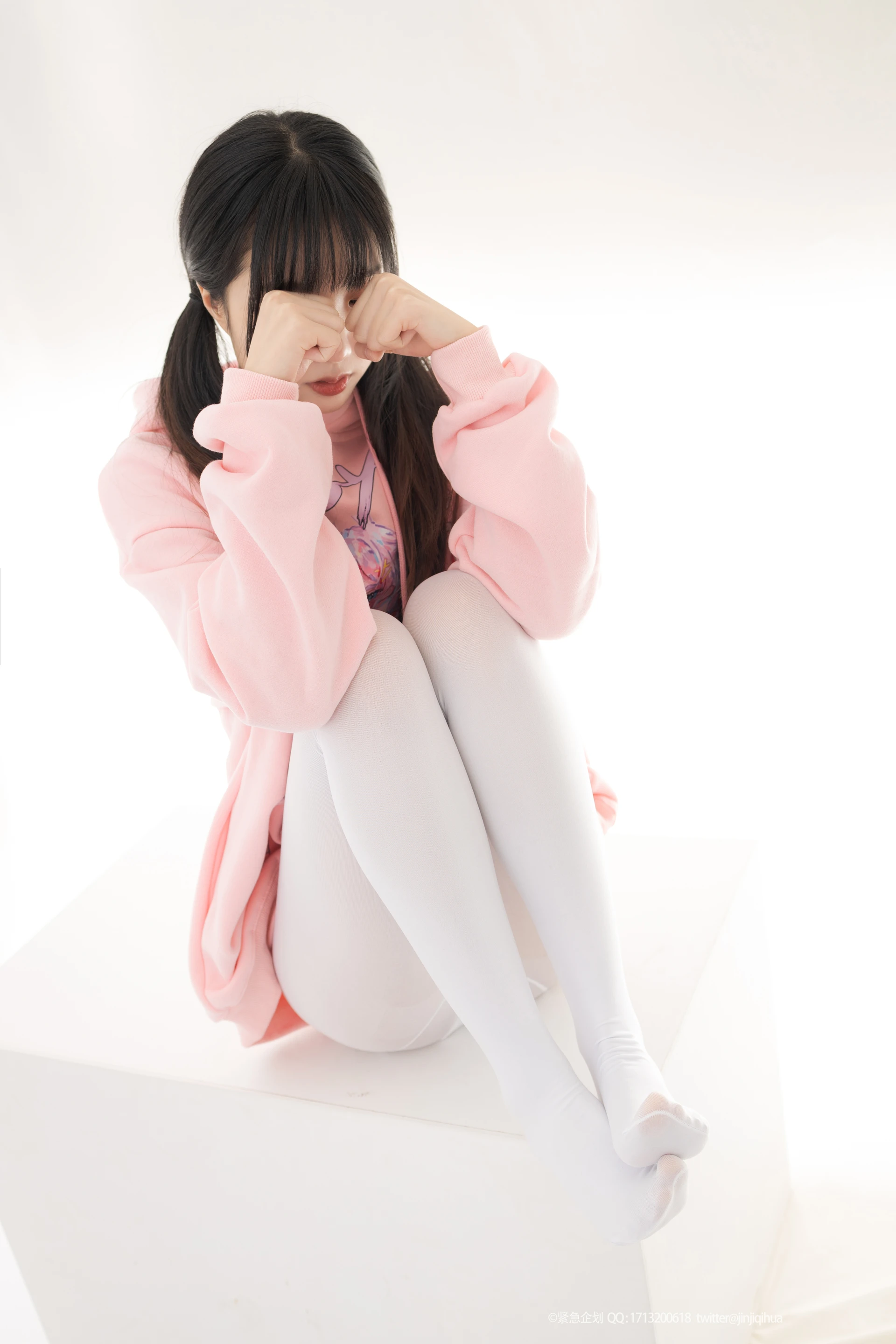 紧急企划 VOL.012 [98P1V-1.19G] 一只喵喵梓一只喵喵梓, 可爱, 白丝, 紧急企划, 美腿, 美足, 超短裙, 黑丝