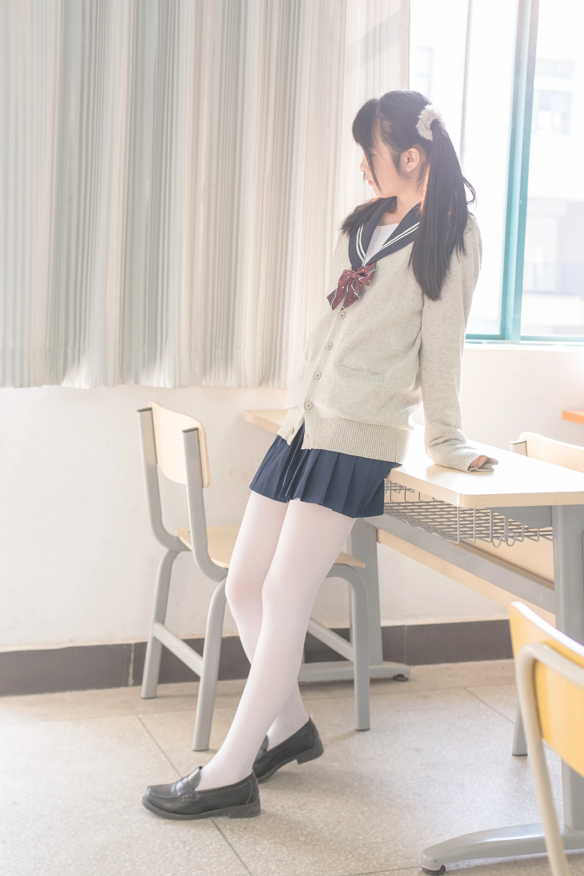 森萝财团 SSR-004 [98P-555M]校服, 森萝财团, 白丝
