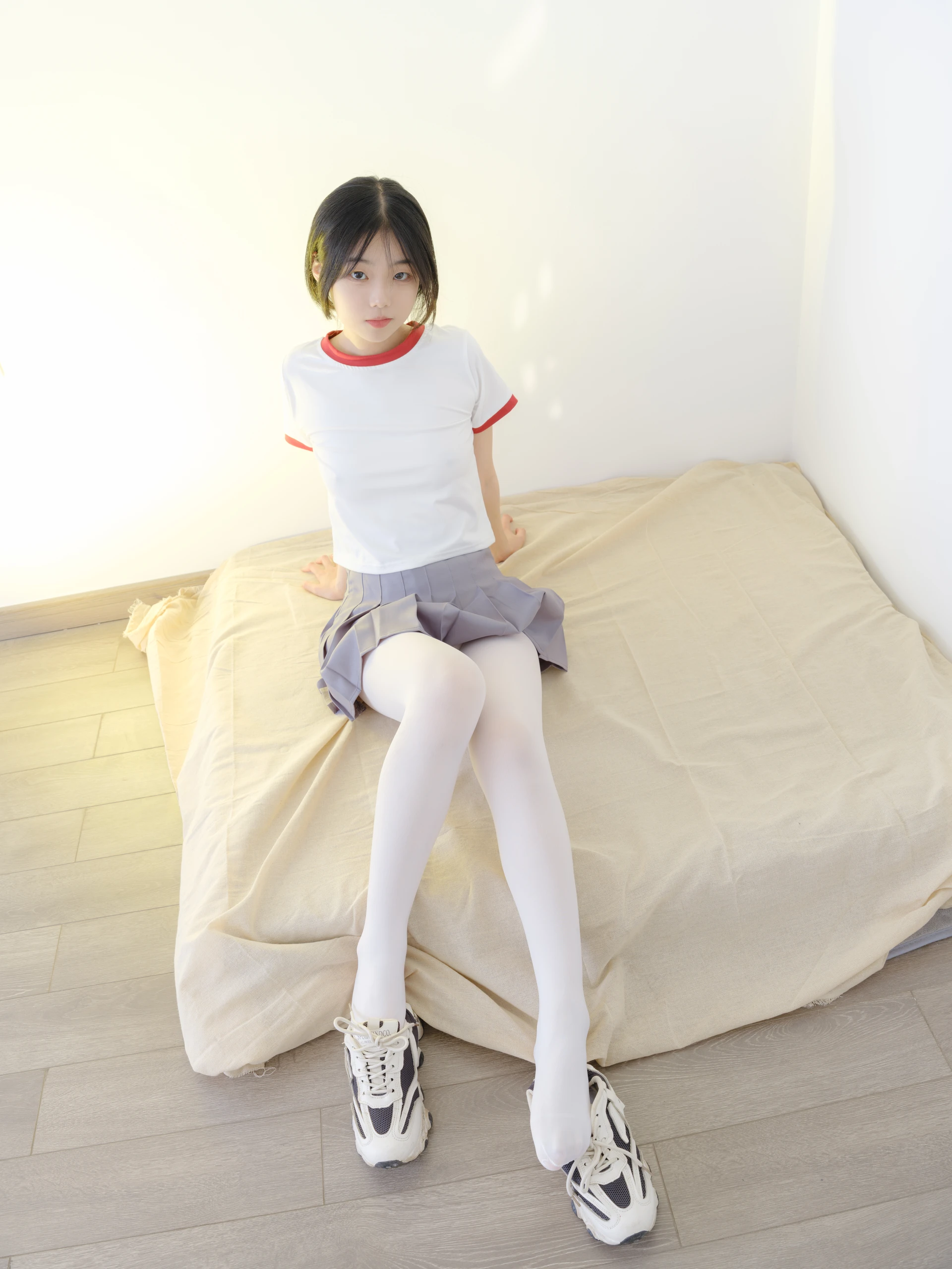 森萝财团 小樱-03E 4K 白丝短裙 [121P1V-6.4GB]