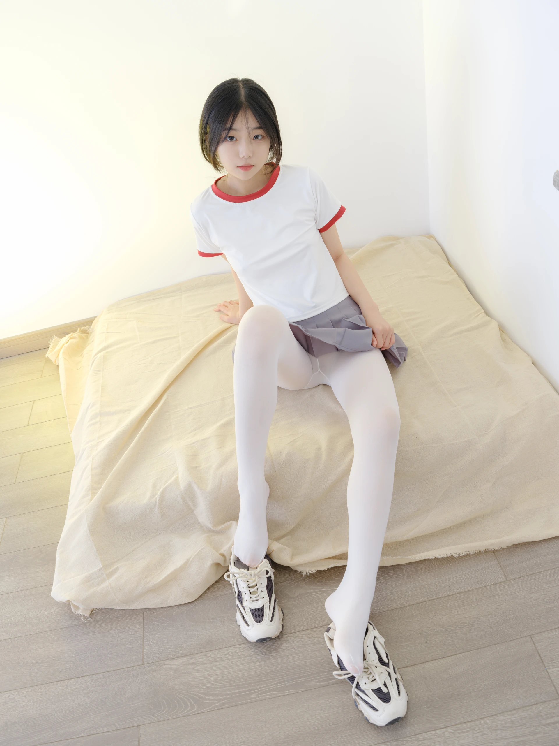森萝财团 小樱-03E 4K 白丝短裙 [121P1V-6.4GB]