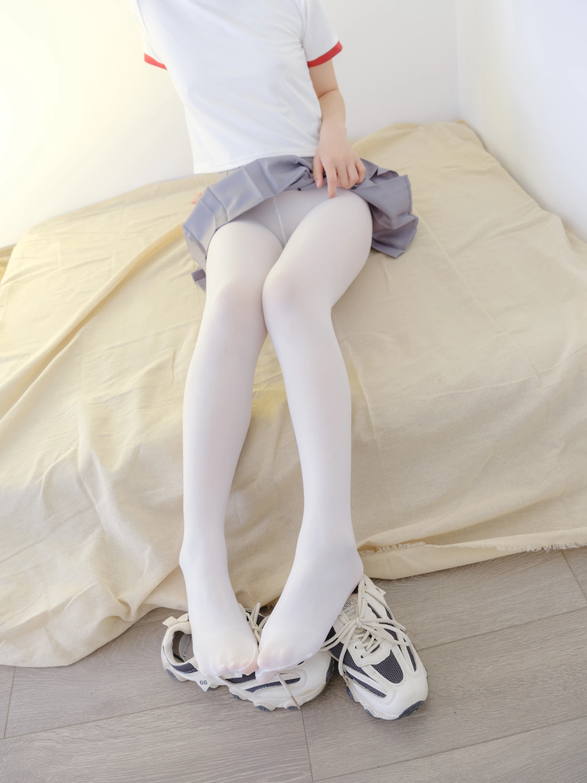 森萝财团 小樱-03E 4K 白丝短裙 [121P1V-6.4GB]