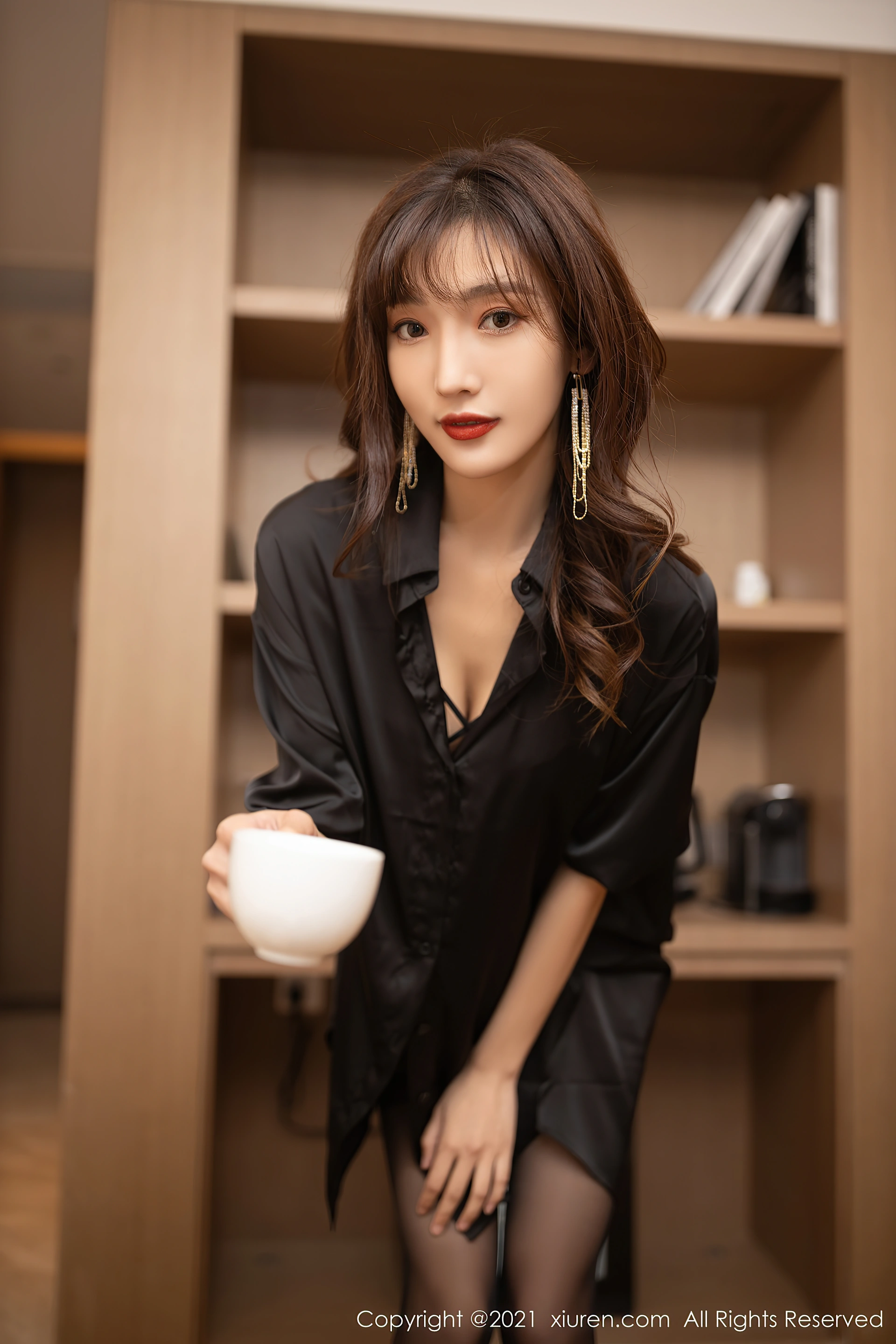 XiuRen秀人网 2021.12.28 No.4396 陆萱萱 黑丝美腿[88+1P 846MB]