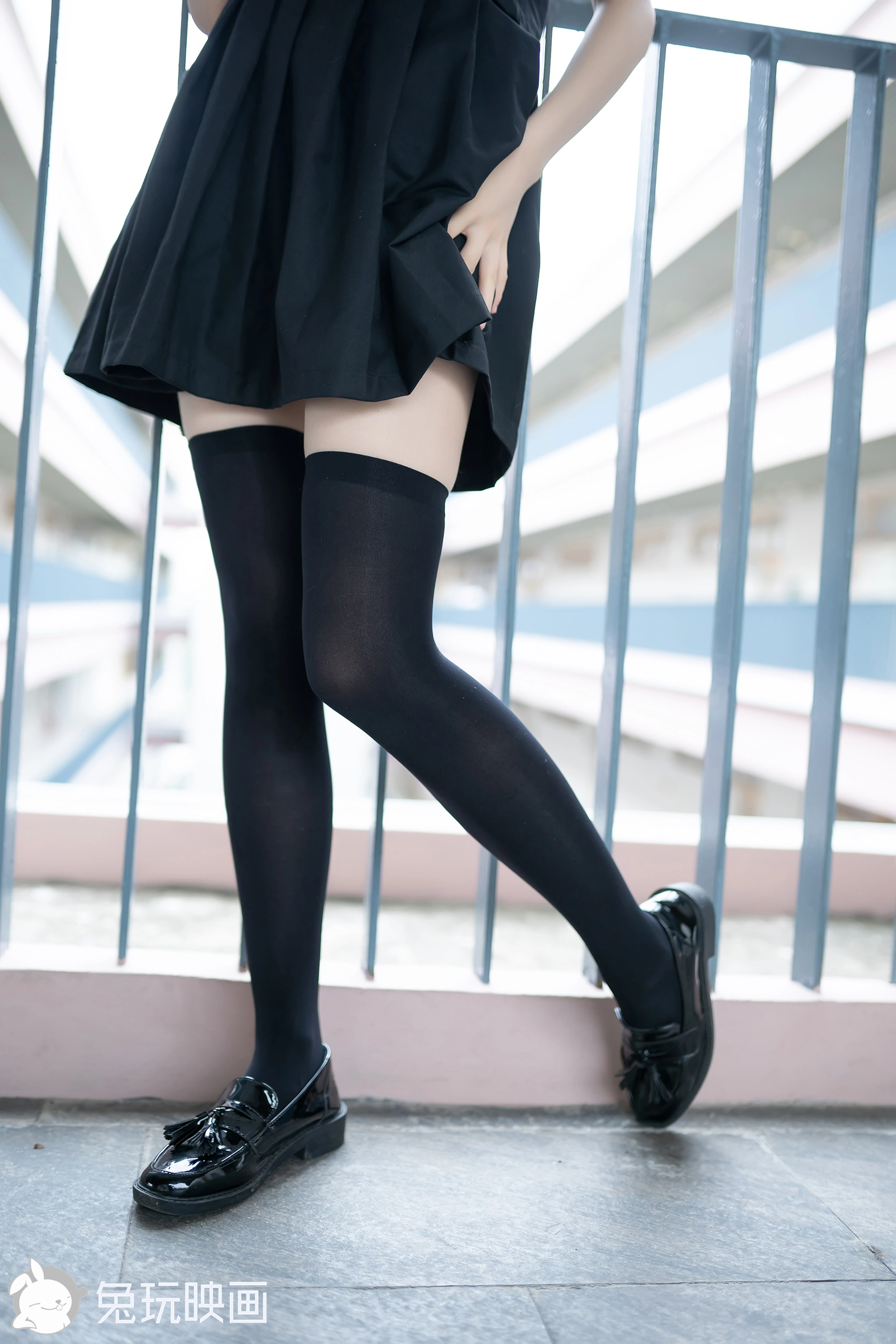 C46.005 黑色绝对领域 [39P-92MB]