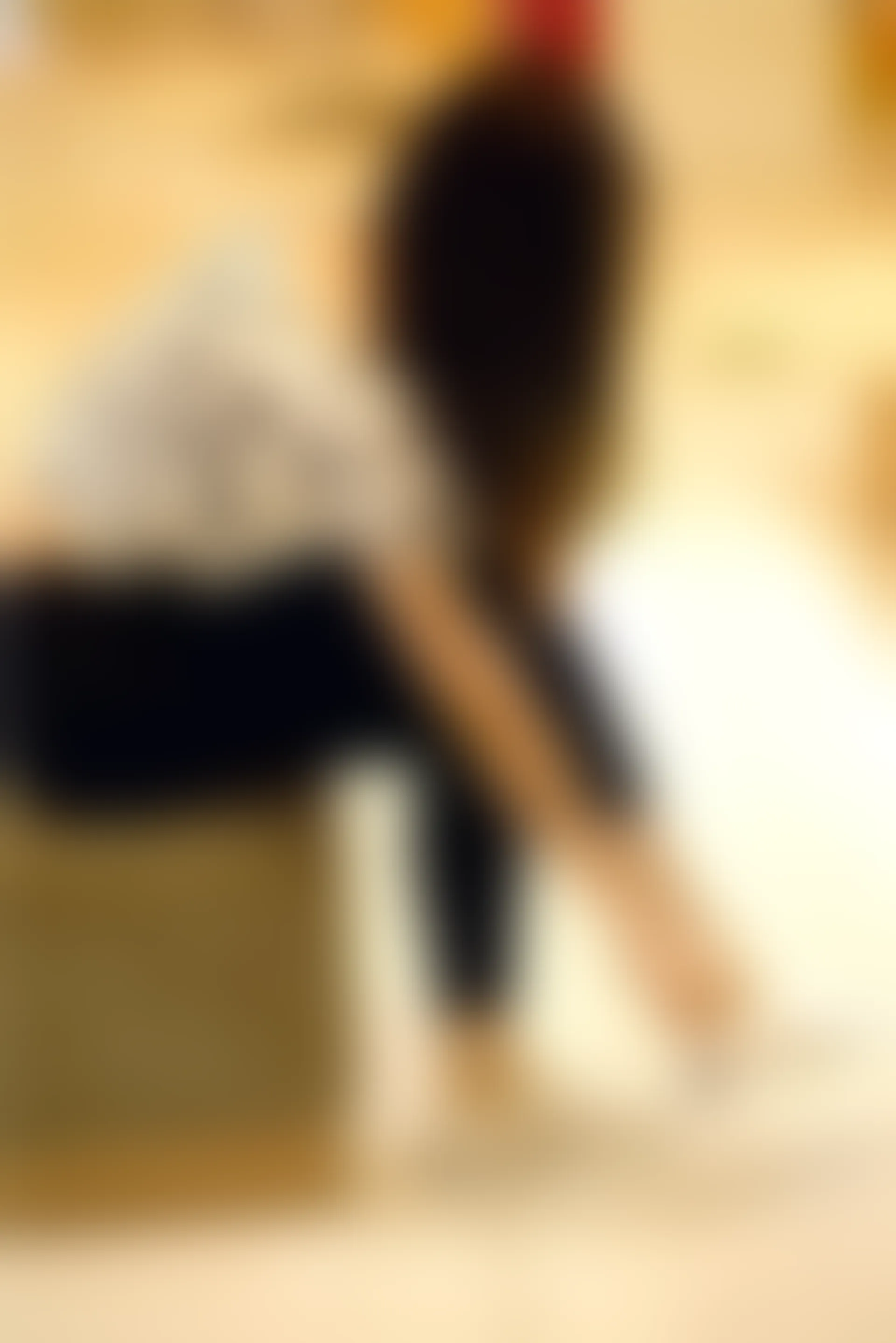 初夏女神 NO.072 依依 邻家女孩-商场篇[88P+1V／3.83GB]