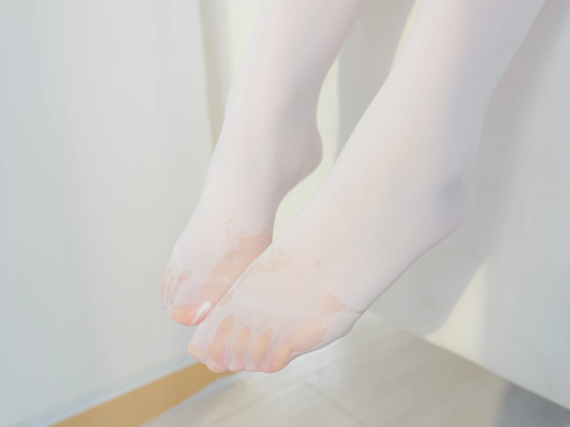 森萝财团 雨云-02E 4K 双马尾白丝连帽衫 [144P1V-8.71GB]