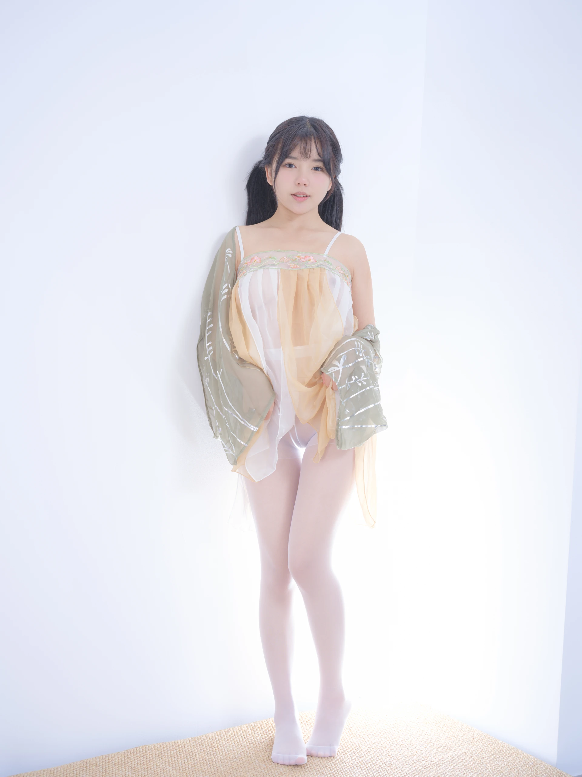 森萝财团 晴涩-16E 4K 双马尾白丝汉服 [78P1V-6.13GB]