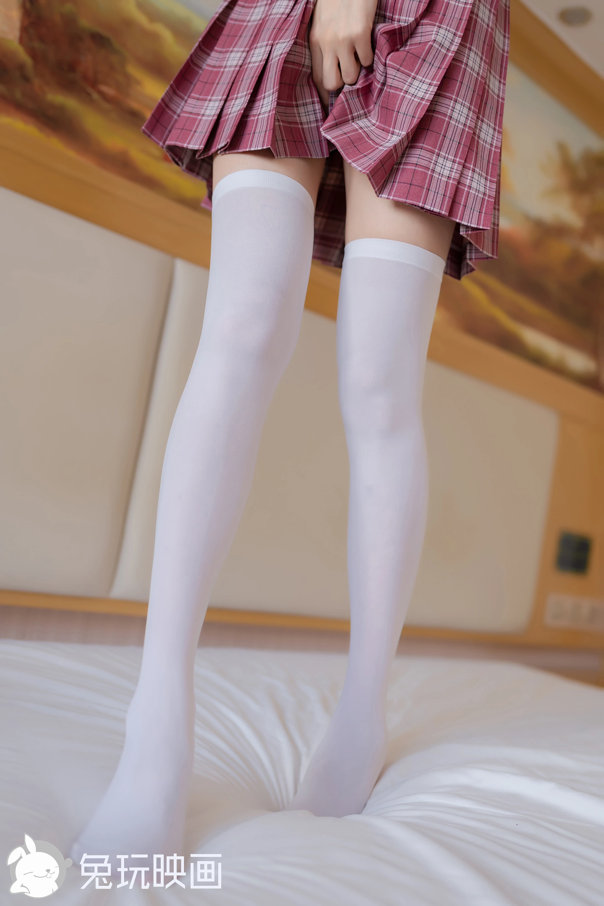 C32.005 红色格裙和白丝 [40P-81MB]