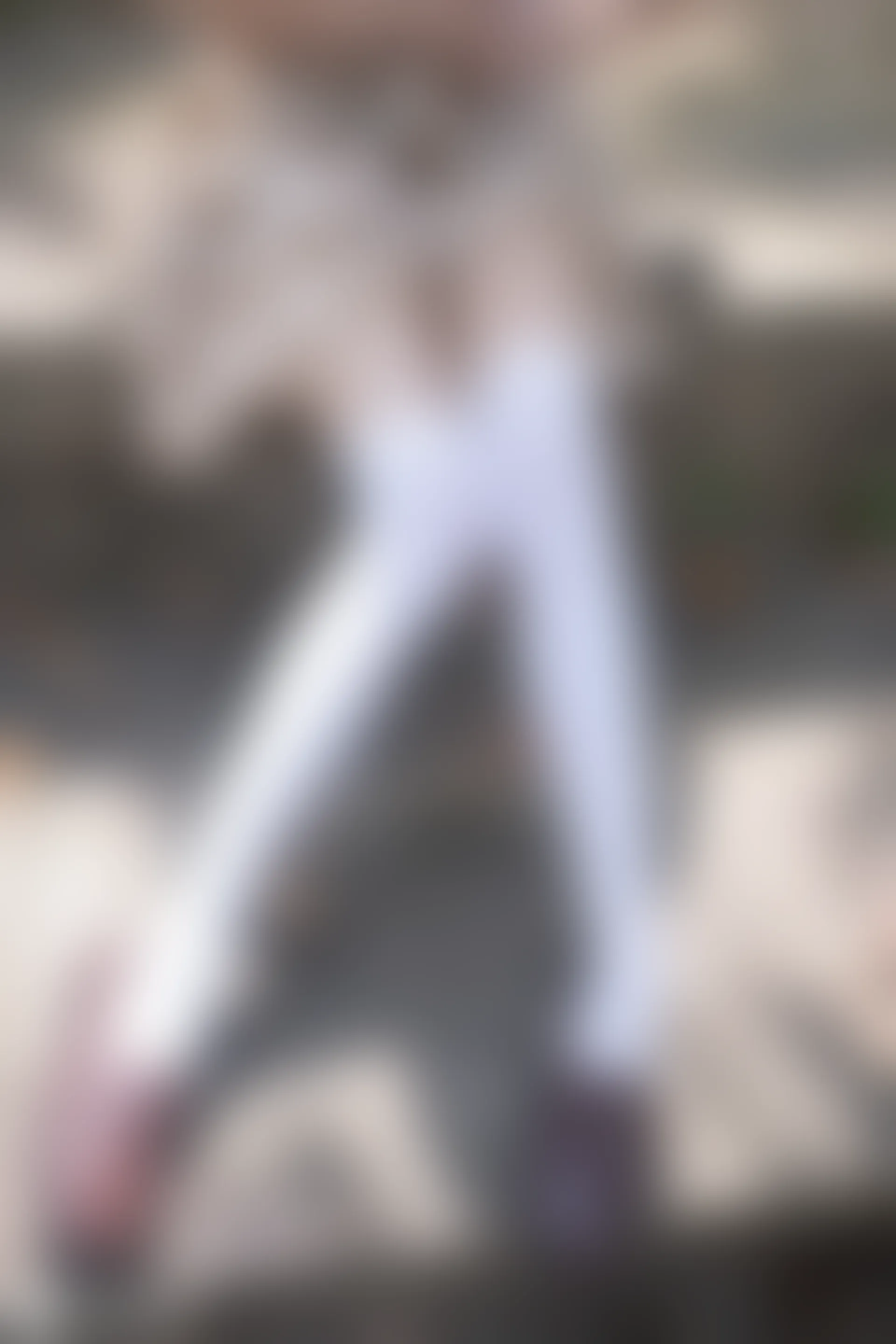 C19.006 树荫里的小细腿 [40P-104MB]