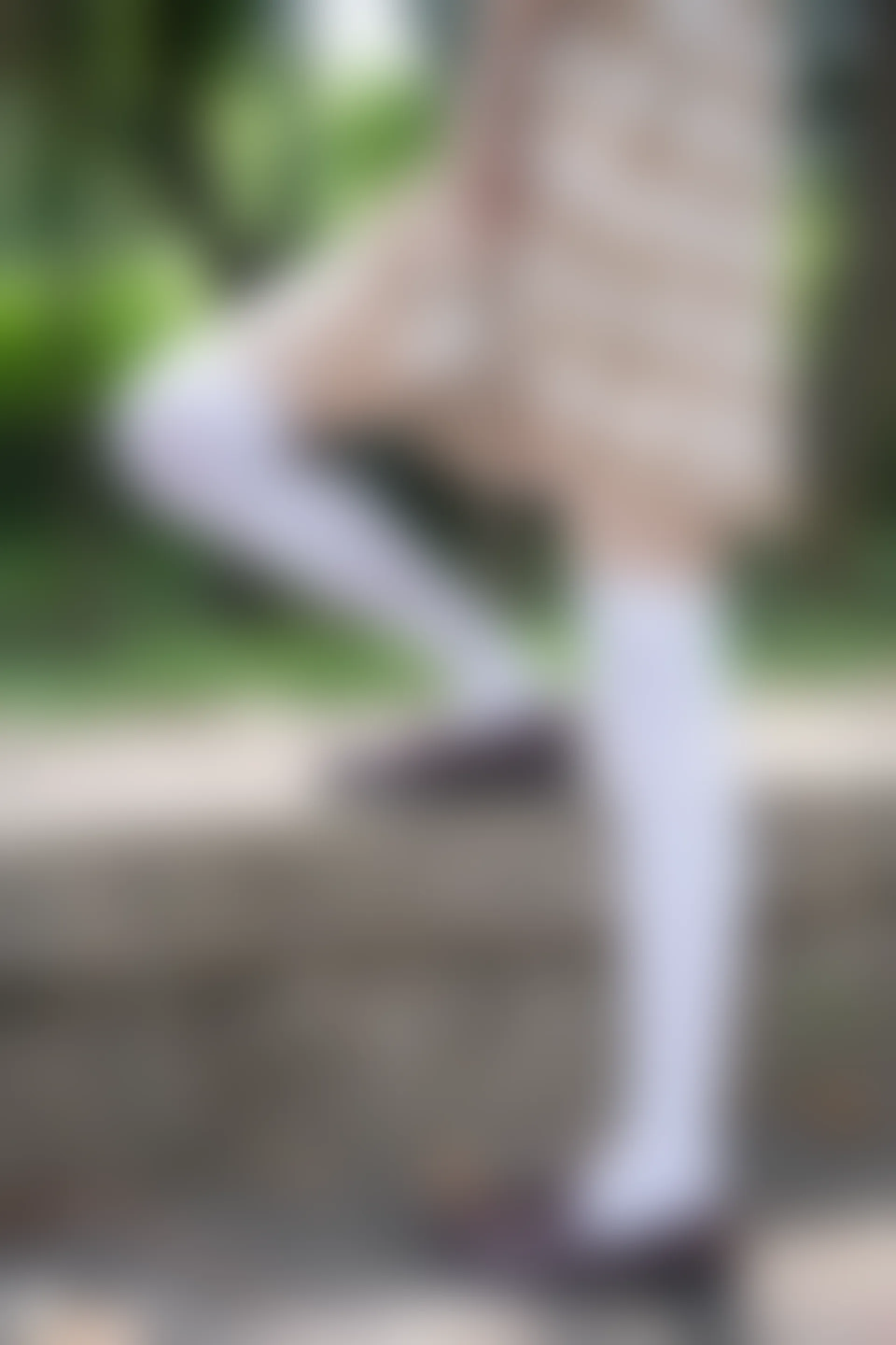 C19.006 树荫里的小细腿 [40P-104MB]