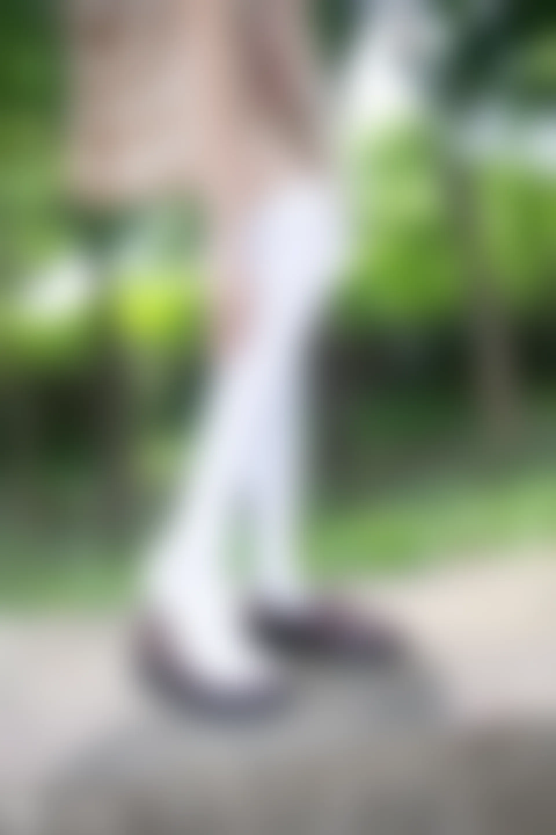 C19.006 树荫里的小细腿 [40P-104MB]
