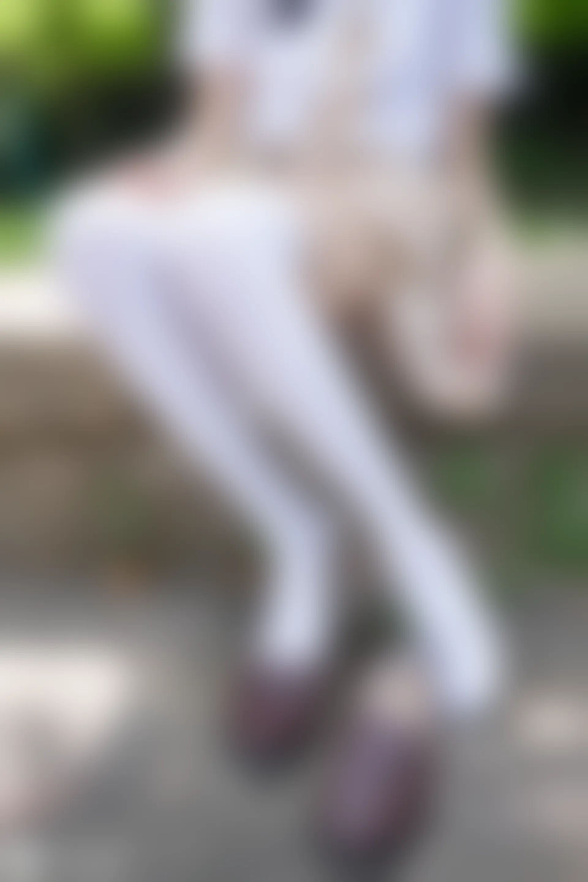 C19.006 树荫里的小细腿 [40P-104MB]