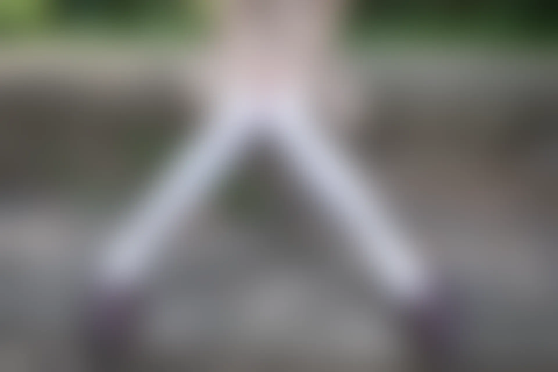 C19.006 树荫里的小细腿 [40P-104MB]
