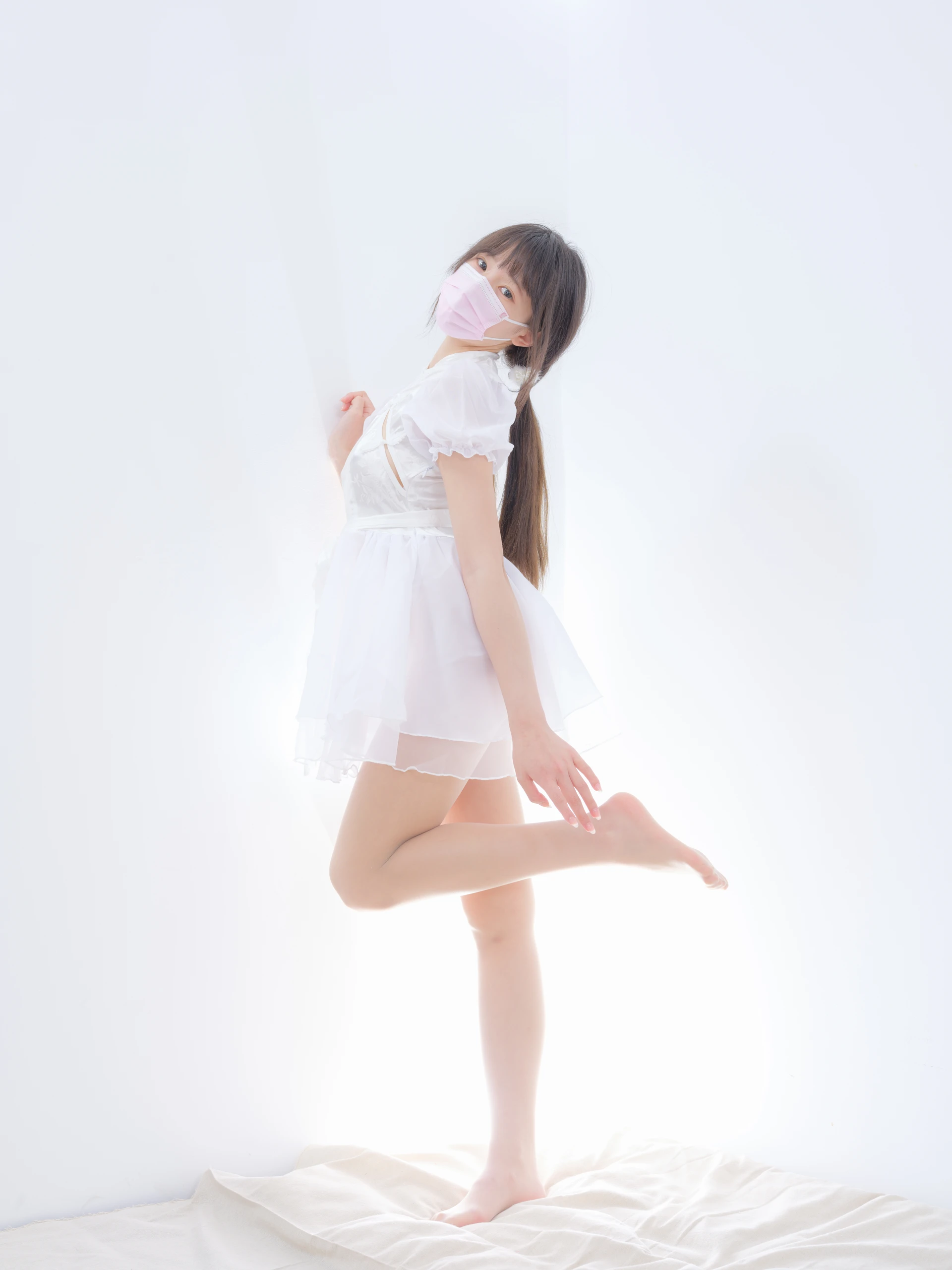 森萝财团 春雪-05E 4K 双马尾肉丝连衣裙 [105P2V-5.16GB]