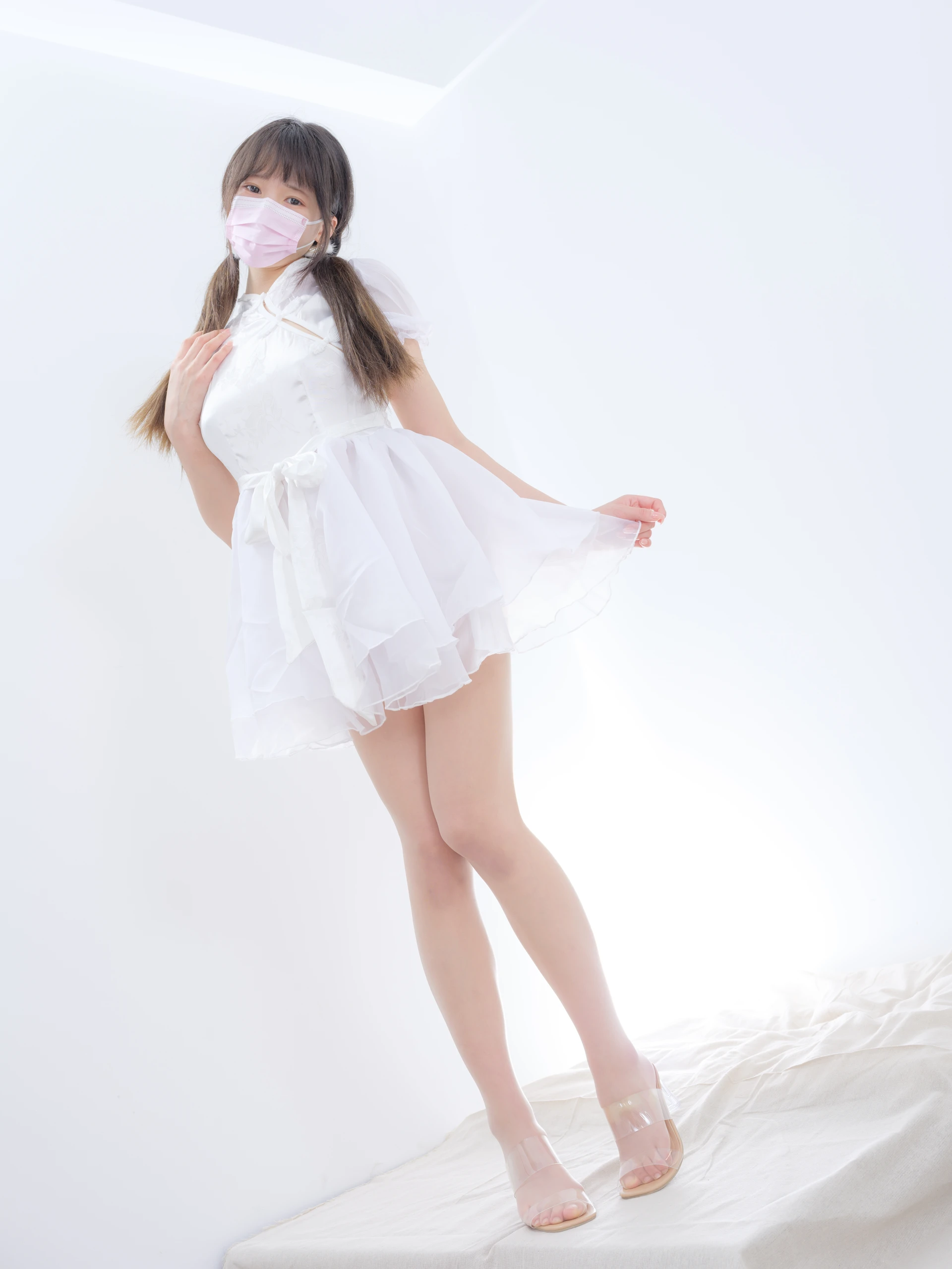 森萝财团 春雪-05E 4K 双马尾肉丝连衣裙 [105P2V-5.16GB]