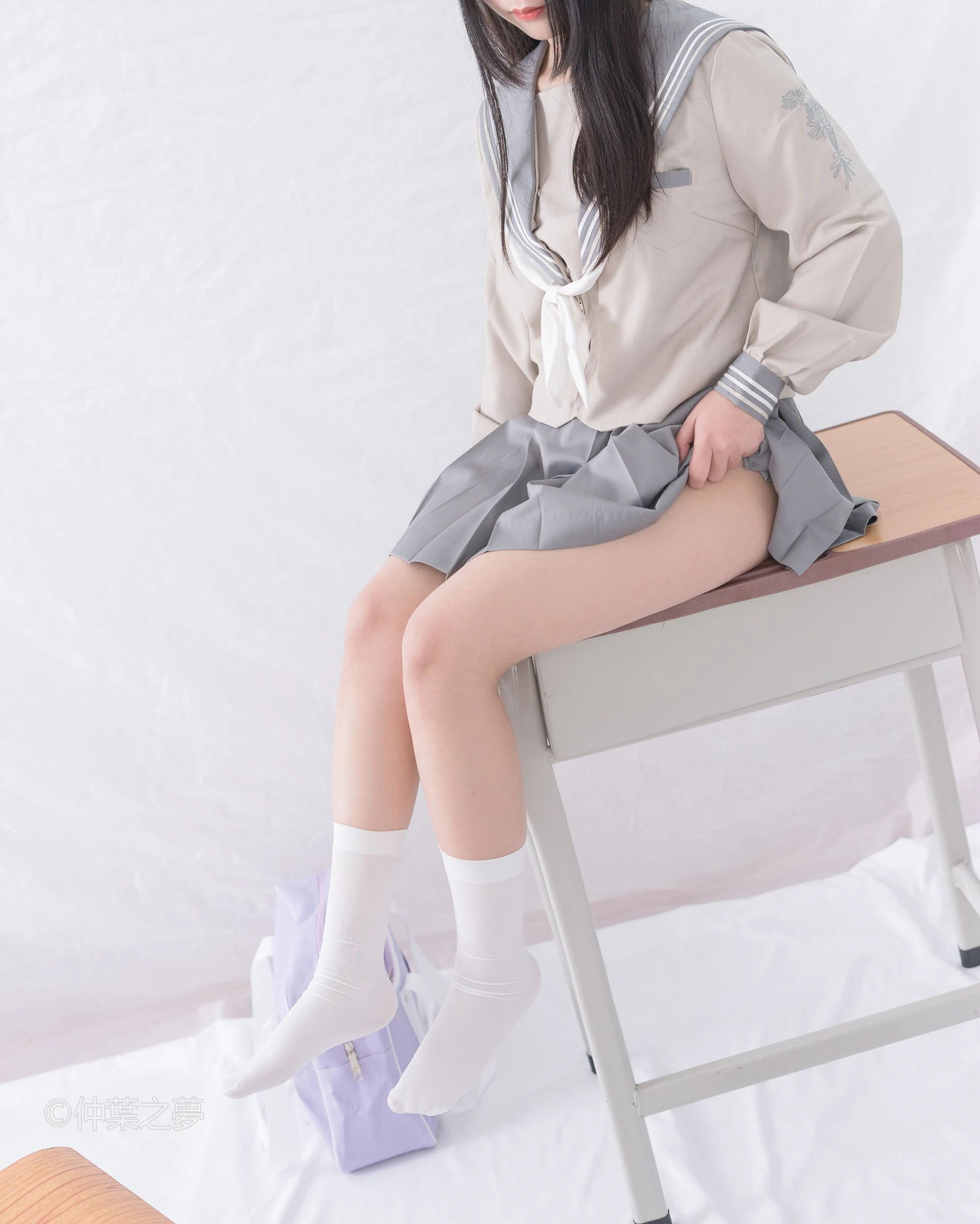 轻兰映画 Grand.008 [81P-307M]白丝, 美腿, 美足, 轻兰映画