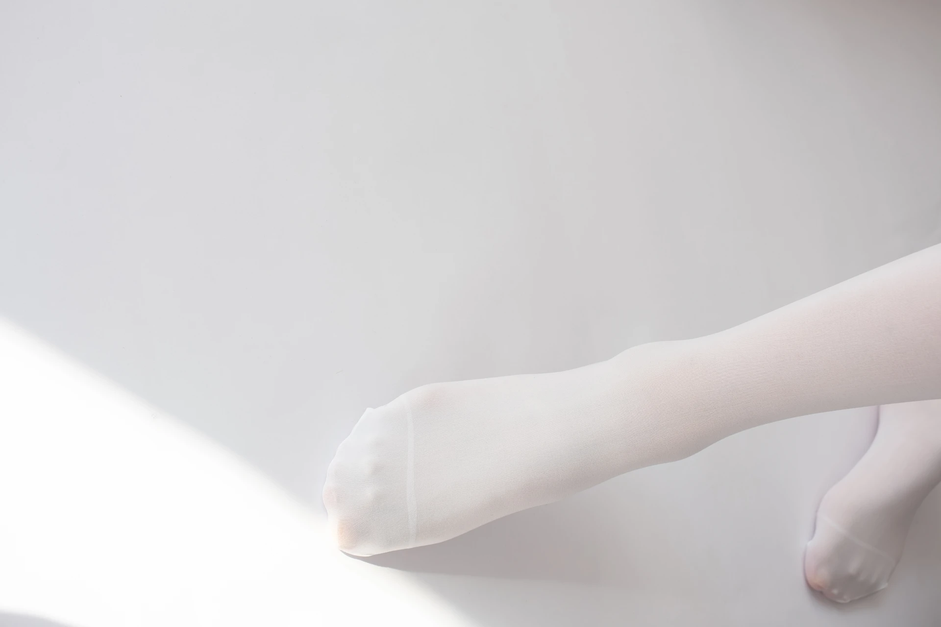 爱花写真 ALPHA-007 [156P-1.39G]可爱, 森萝财团, 爱花写真, 白丝, 美腿, 美足