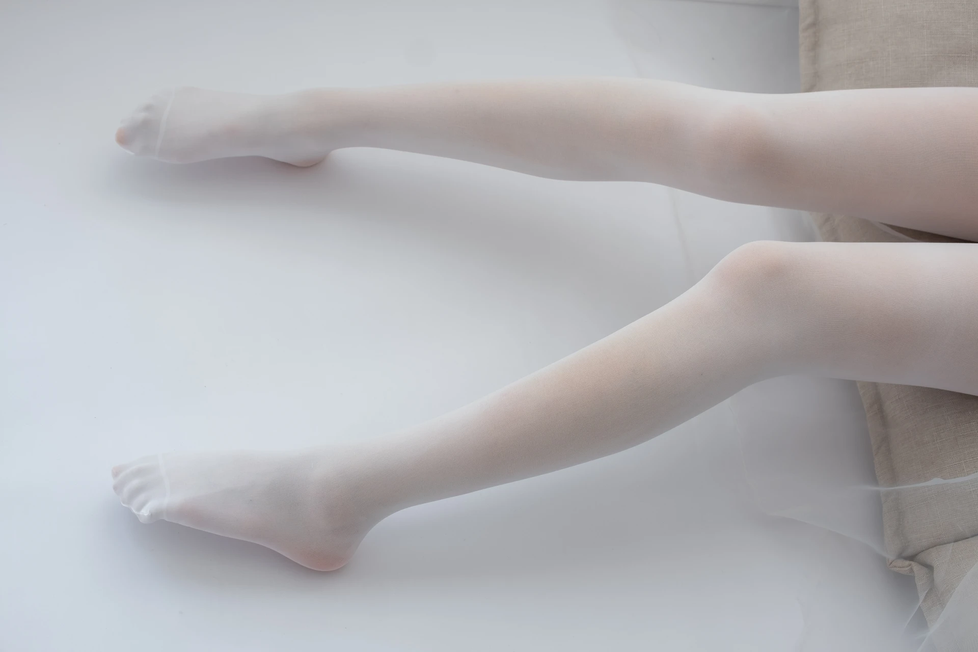 爱花写真 ALPHA-007 [156P-1.39G]可爱, 森萝财团, 爱花写真, 白丝, 美腿, 美足