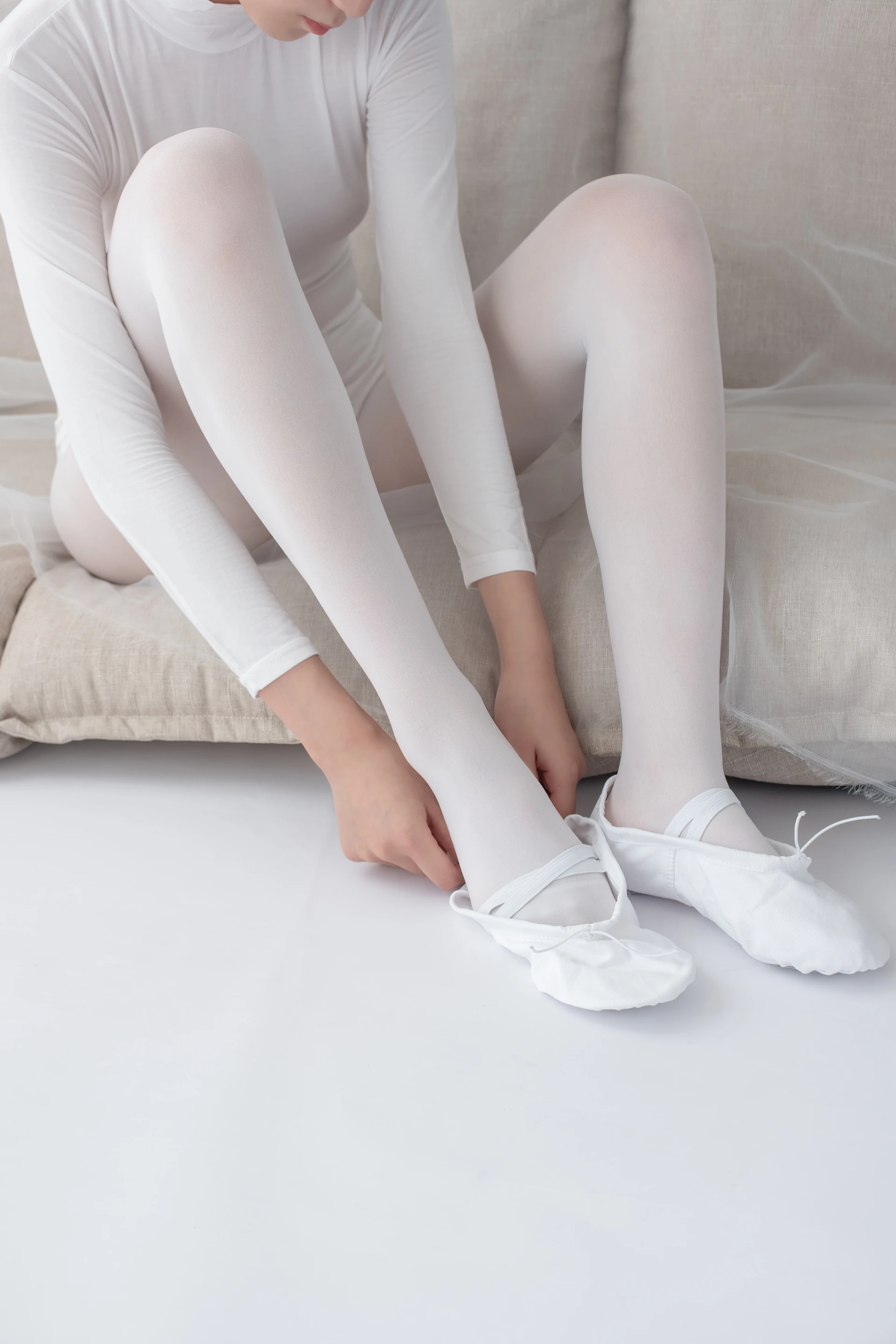 爱花写真 ALPHA-007 [156P-1.39G]可爱, 森萝财团, 爱花写真, 白丝, 美腿, 美足