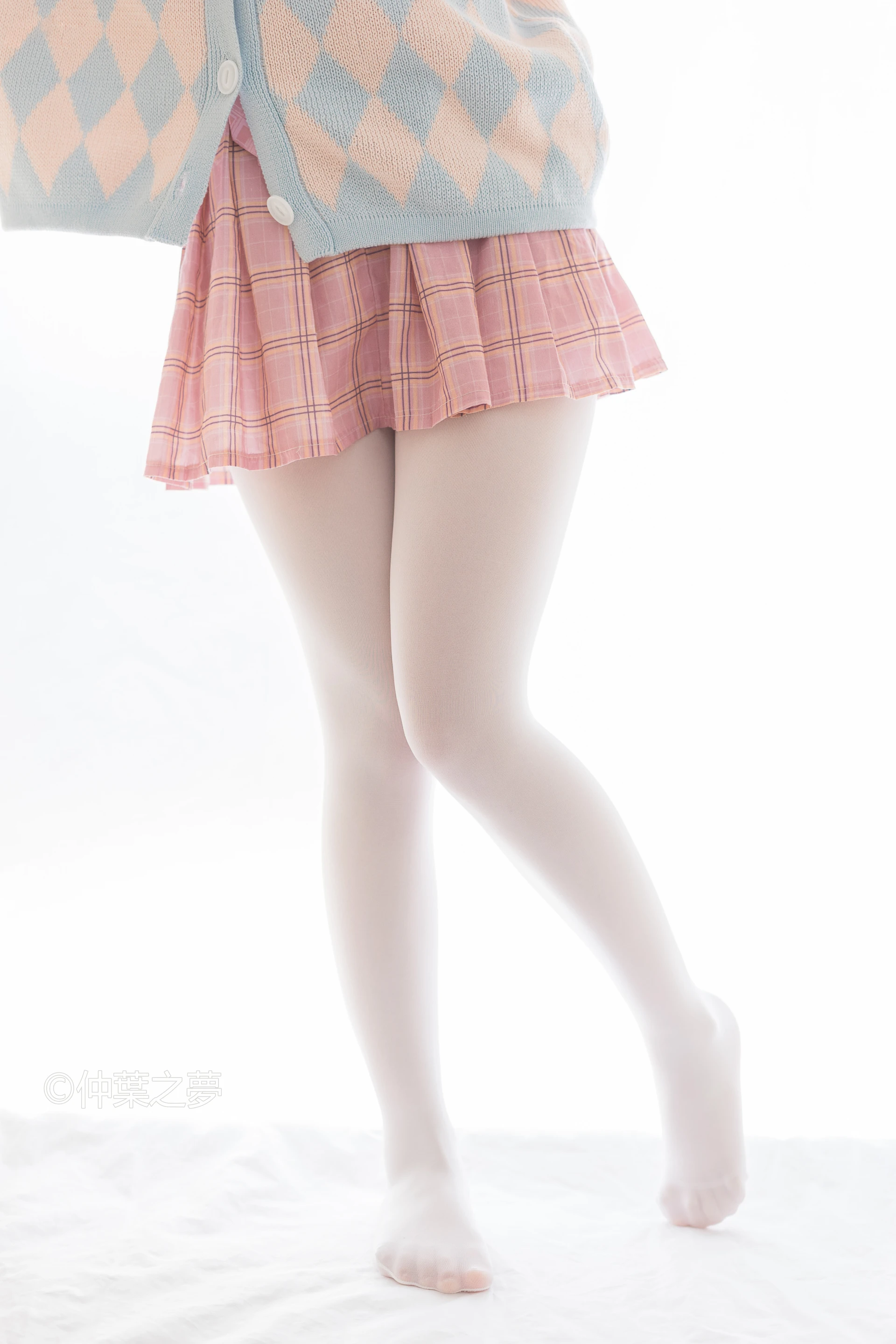 轻兰映画 Grand.007 [128P-696M]白丝, 美腿, 美足, 轻兰映画